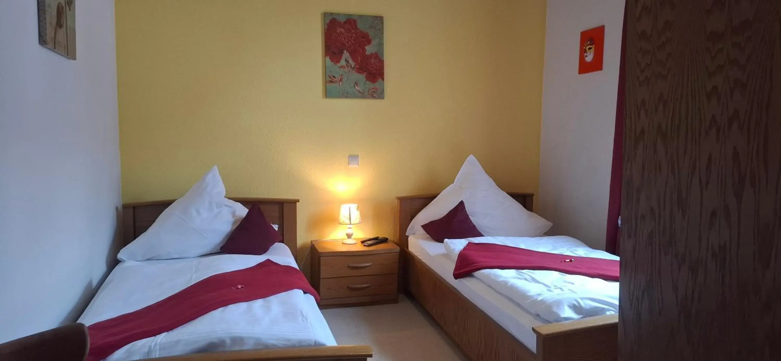 Double Room with Private Bathroom - single occupancy in Gasthaus Schwanen Double Room with Private Bathroom - single occupancy in Gasthaus Schwanen