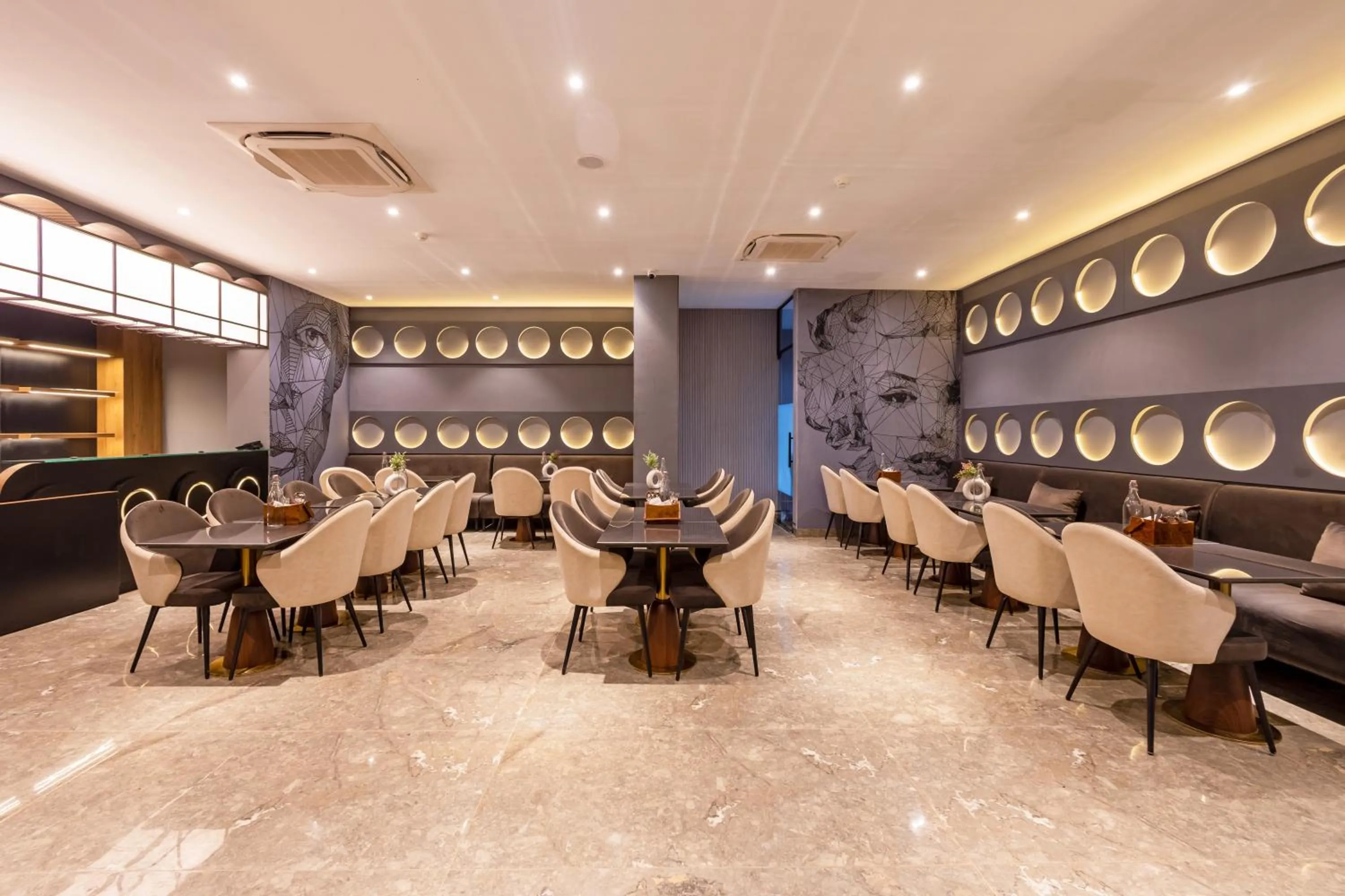 Restaurant/places to eat in Saltstayz Autograph - Advant & Sector 144