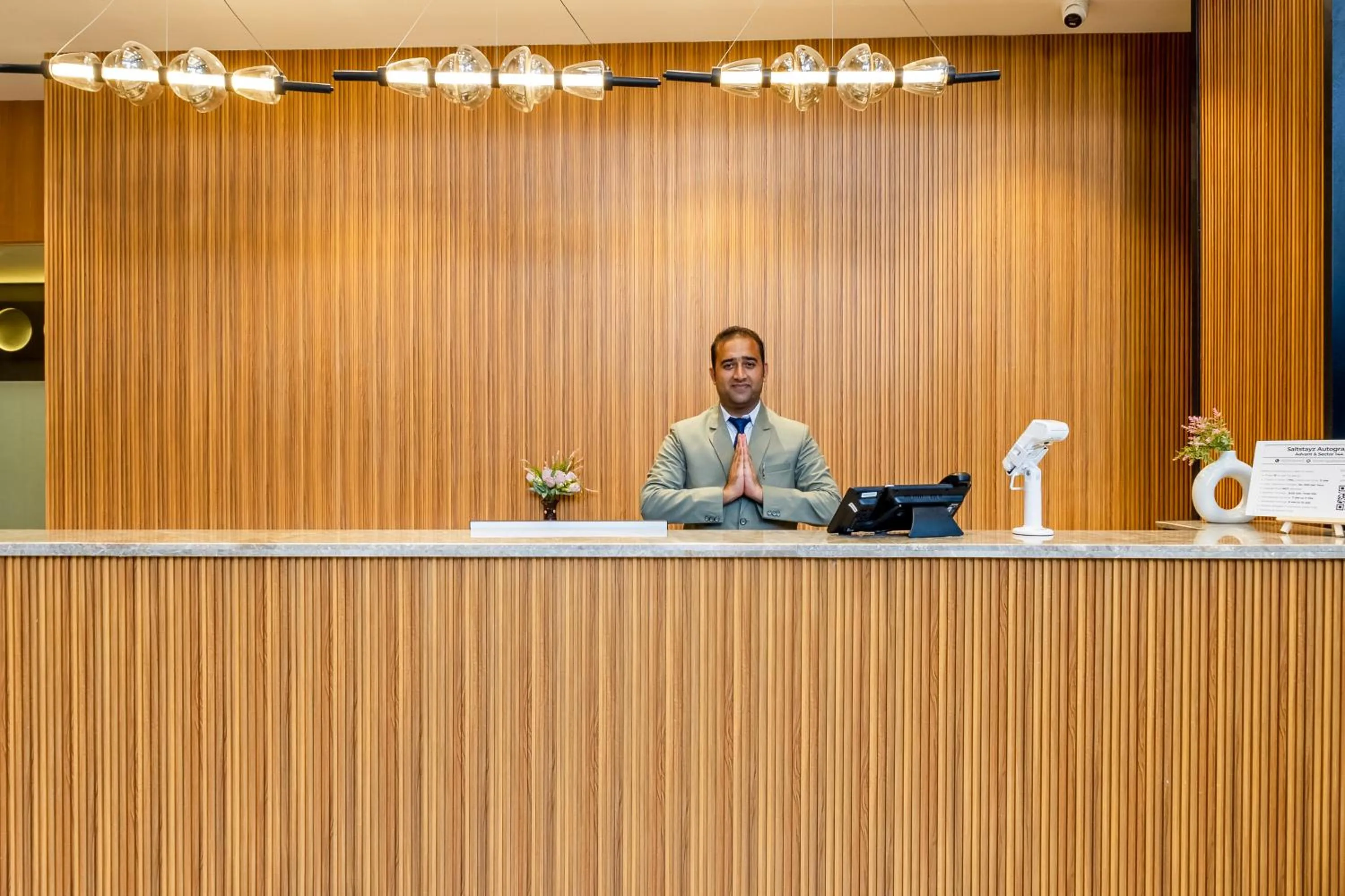 Staff in Saltstayz Autograph - Advant & Sector 144