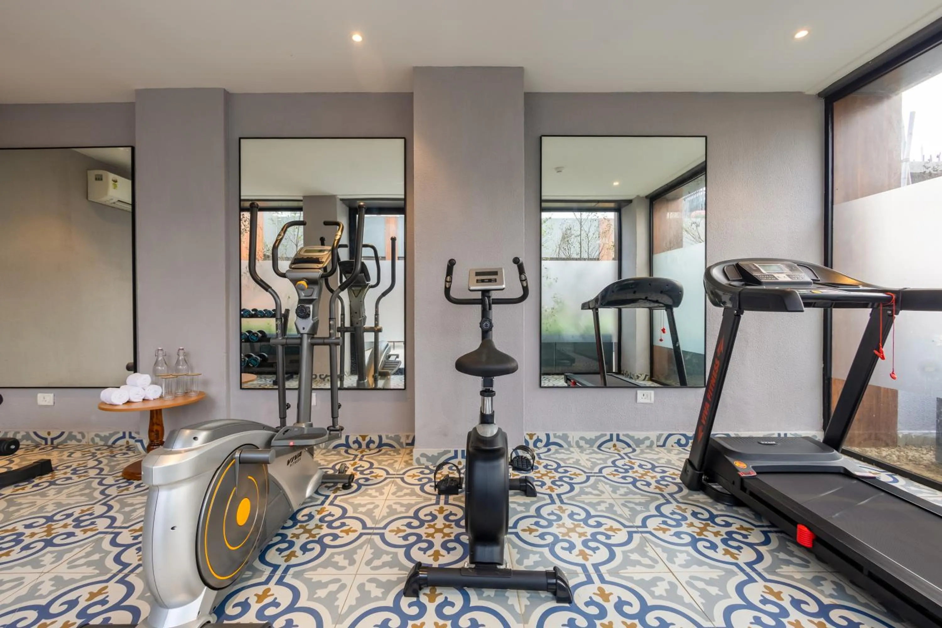 Fitness centre/facilities in Saltstayz Autograph - Advant & Sector 144