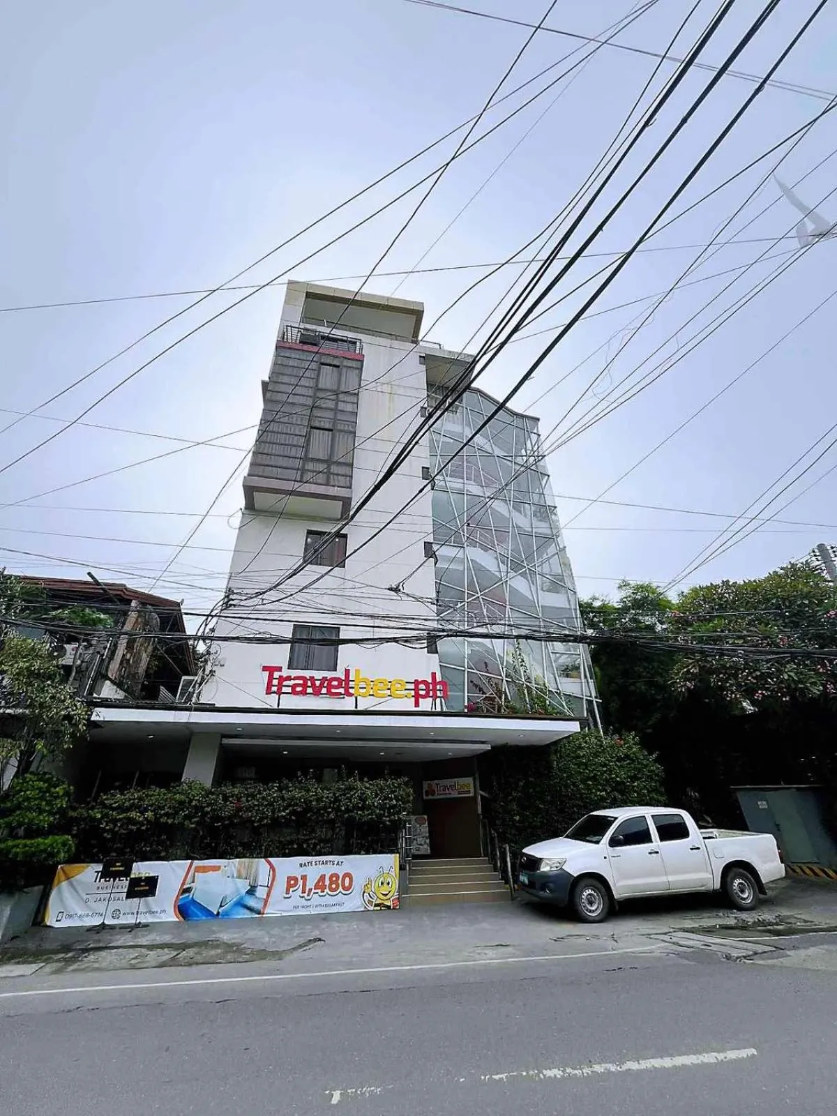 Property building in Travelbee Business Inn