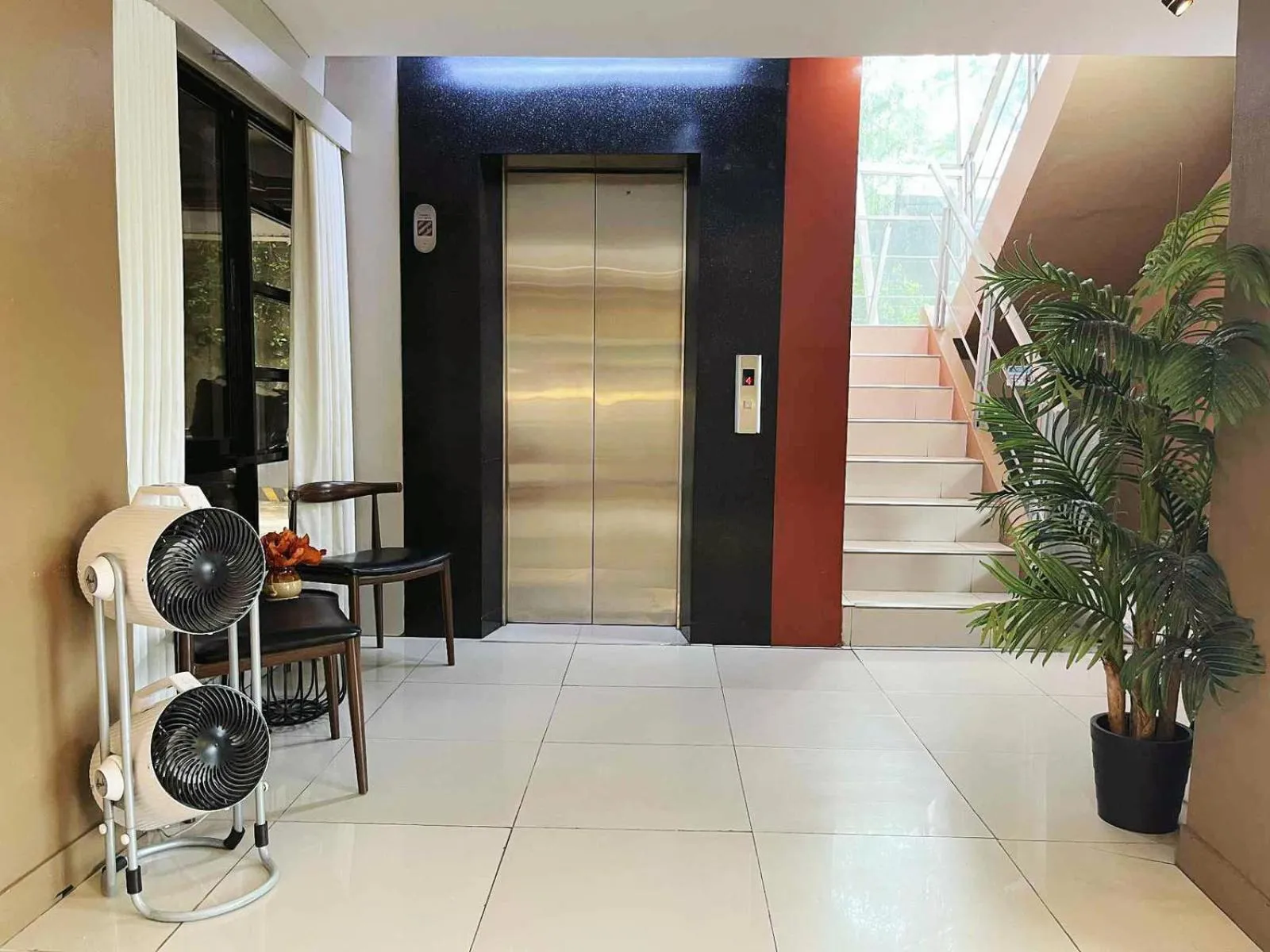 elevator in Travelbee Business Inn