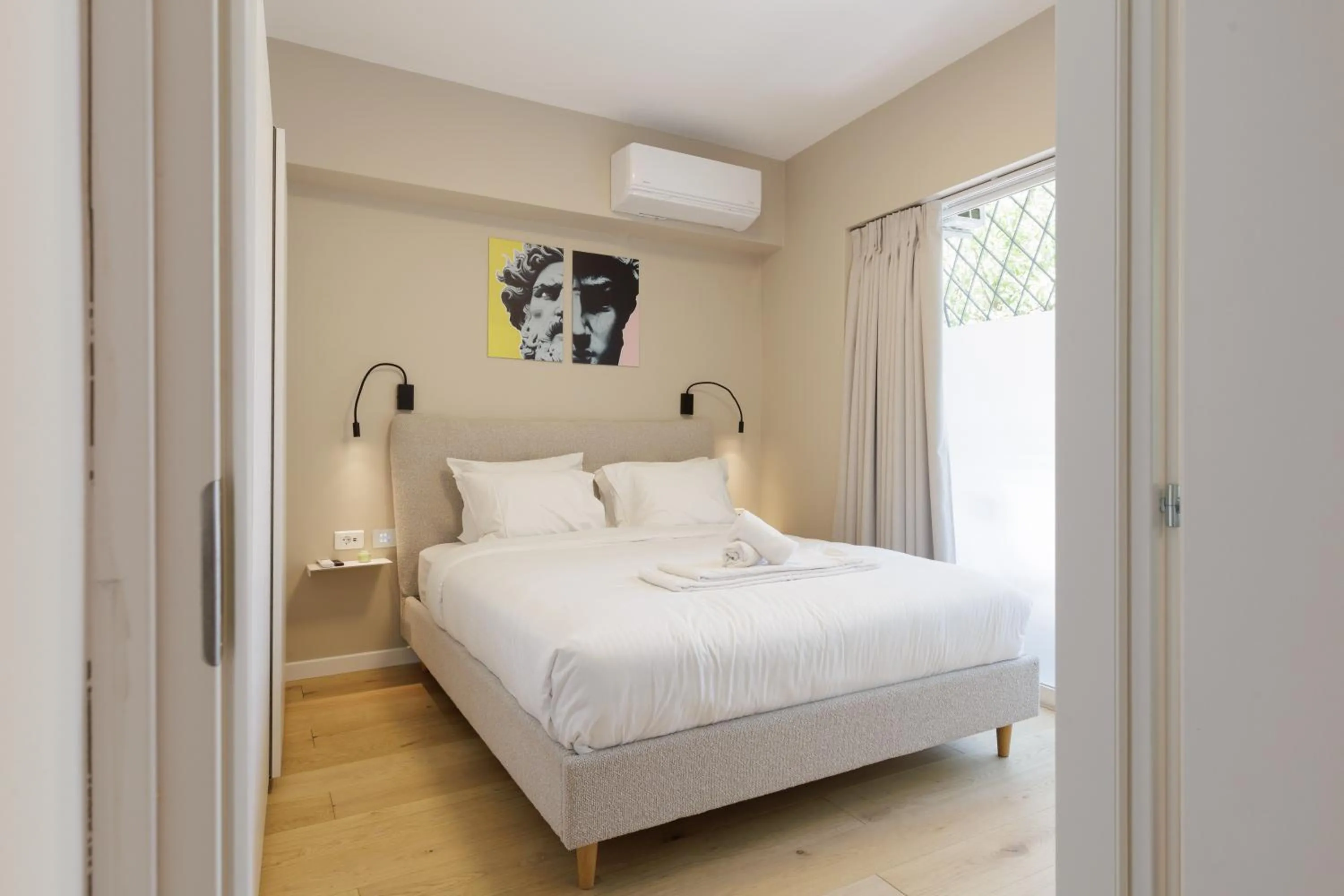 Bed in Incanto Boutique Suites - Koukaki