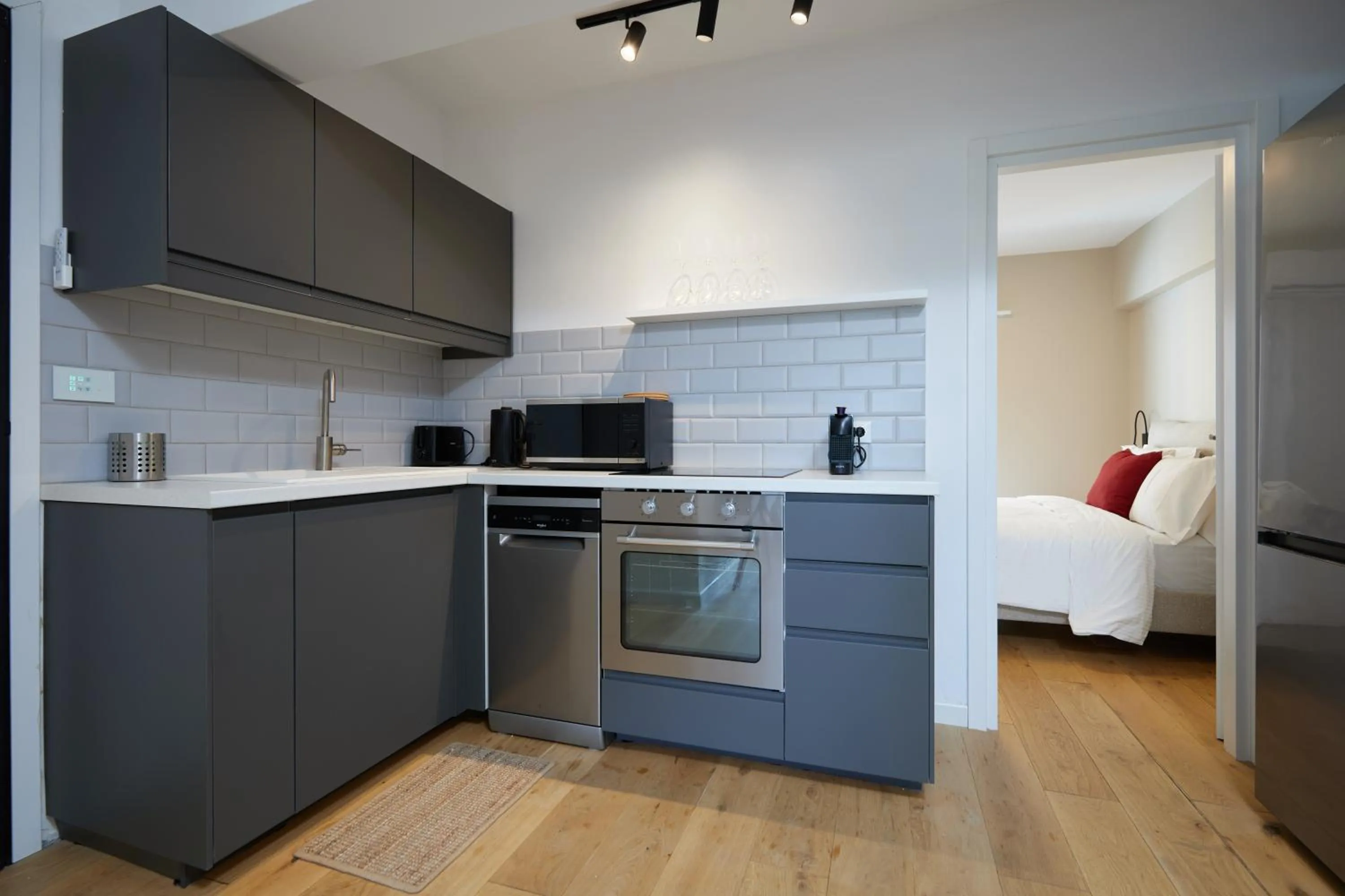 oven, Bed in Incanto Boutique Suites - Koukaki