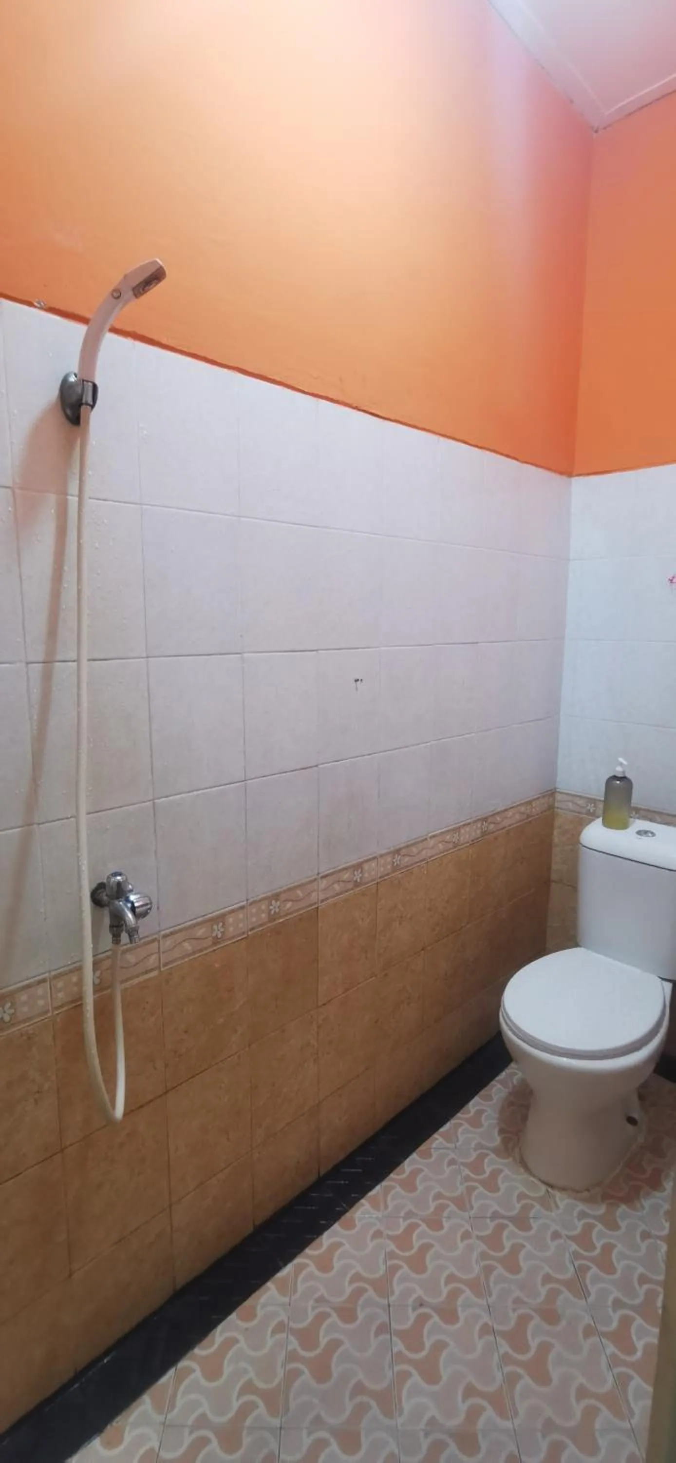 Bathroom in Hotel O Classic Guesthouse