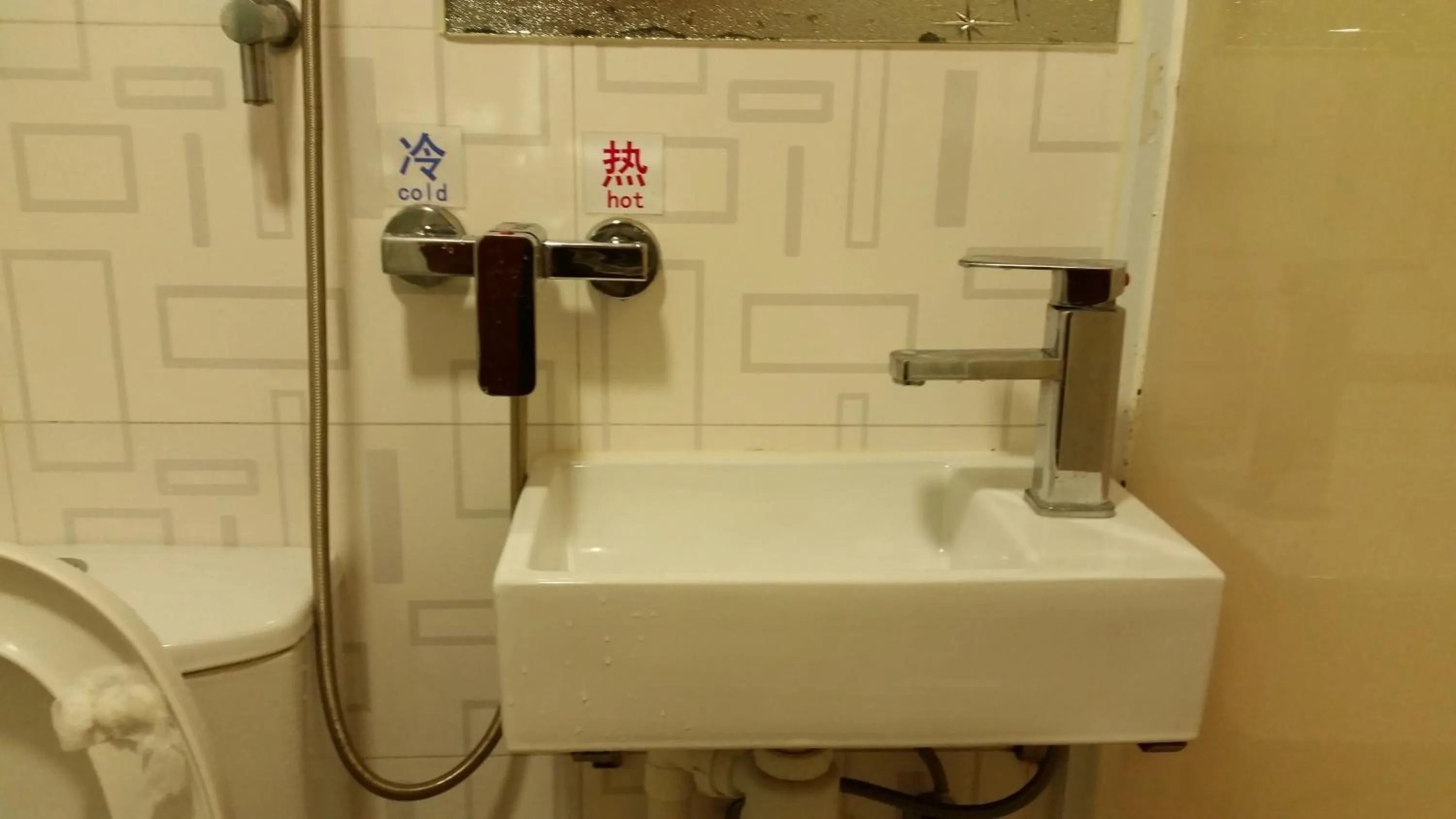 Bathroom in Li Cheng Guesthouse