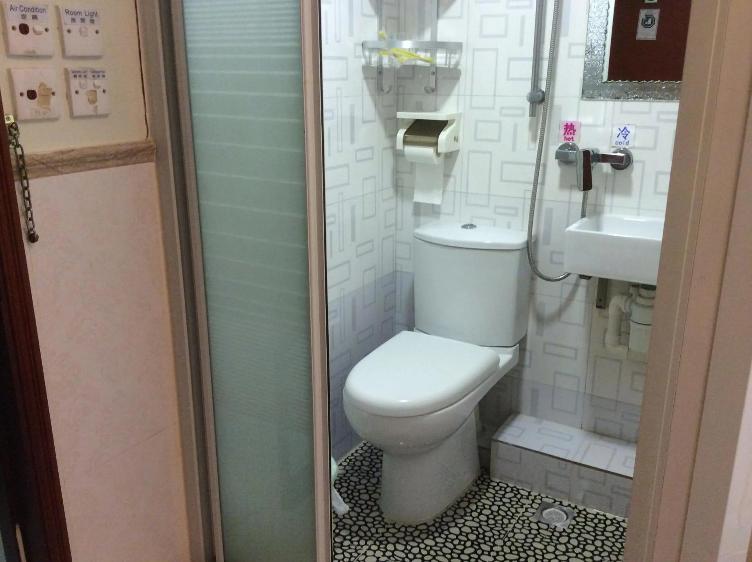 Bathroom in Li Cheng Guesthouse