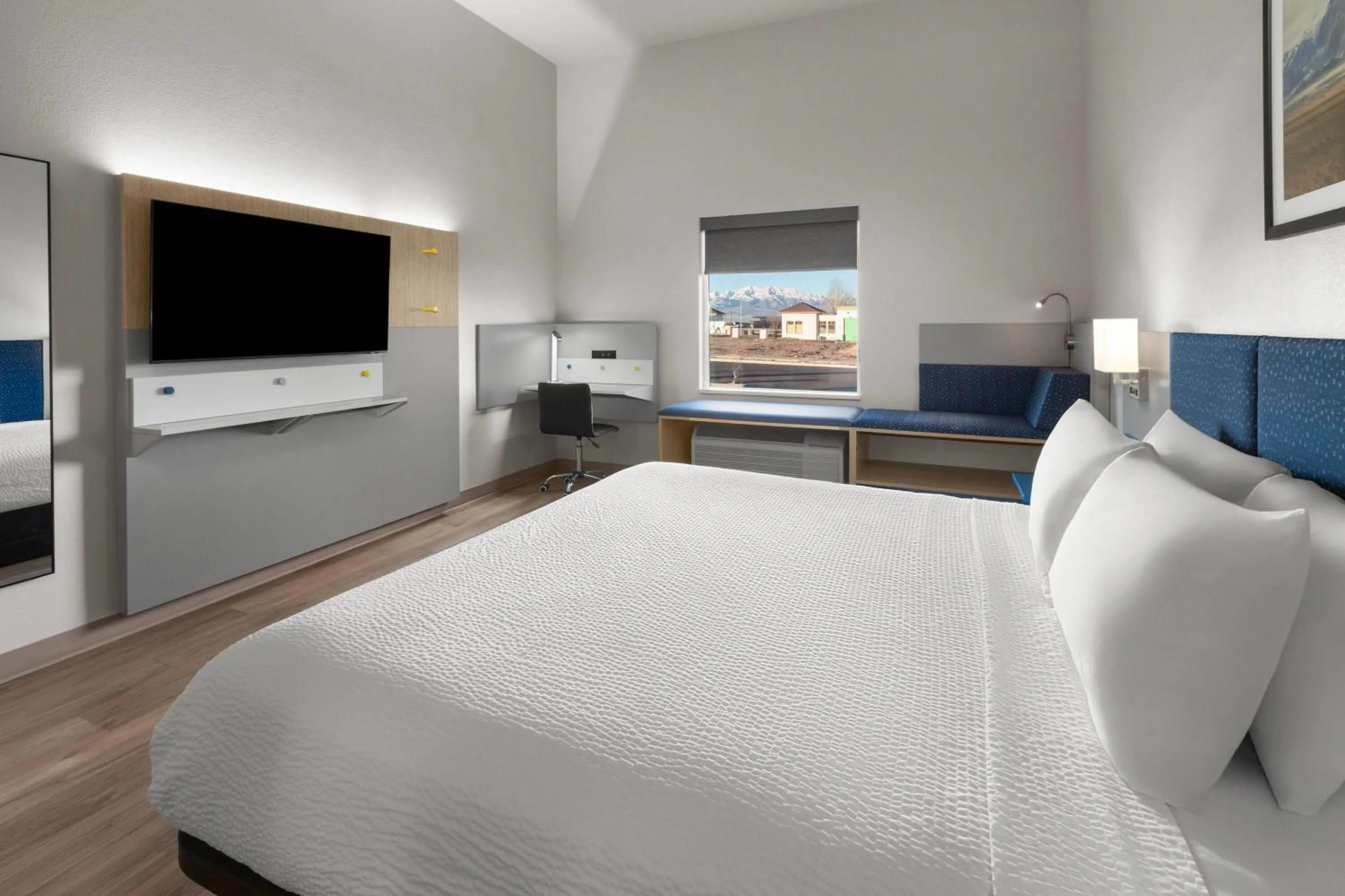 Photo of the whole room, Bed in Microtel Inn & Suites by Wyndham Tooele