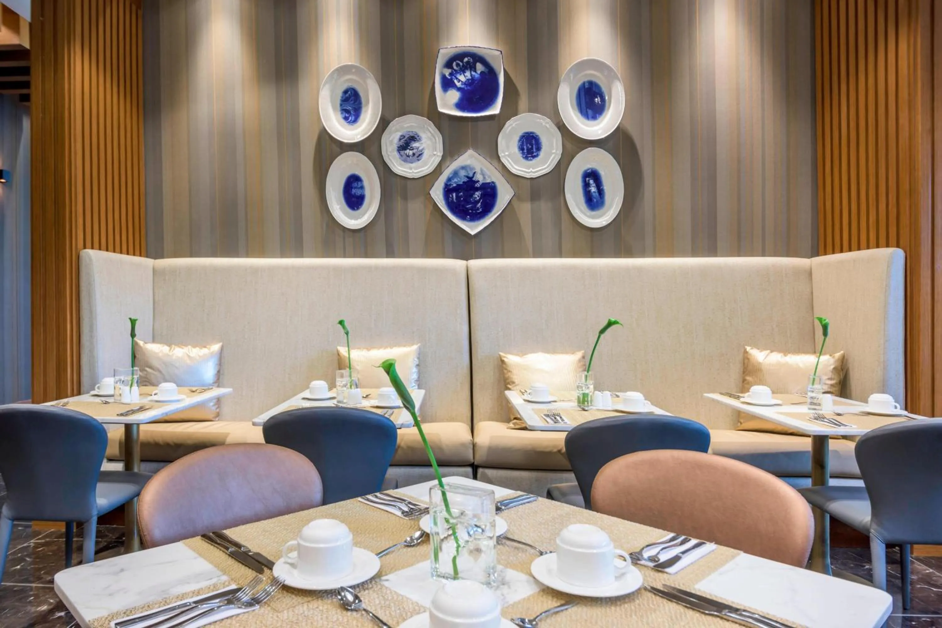 Restaurant/places to eat in Courtyard by Marriott Bogota Airport