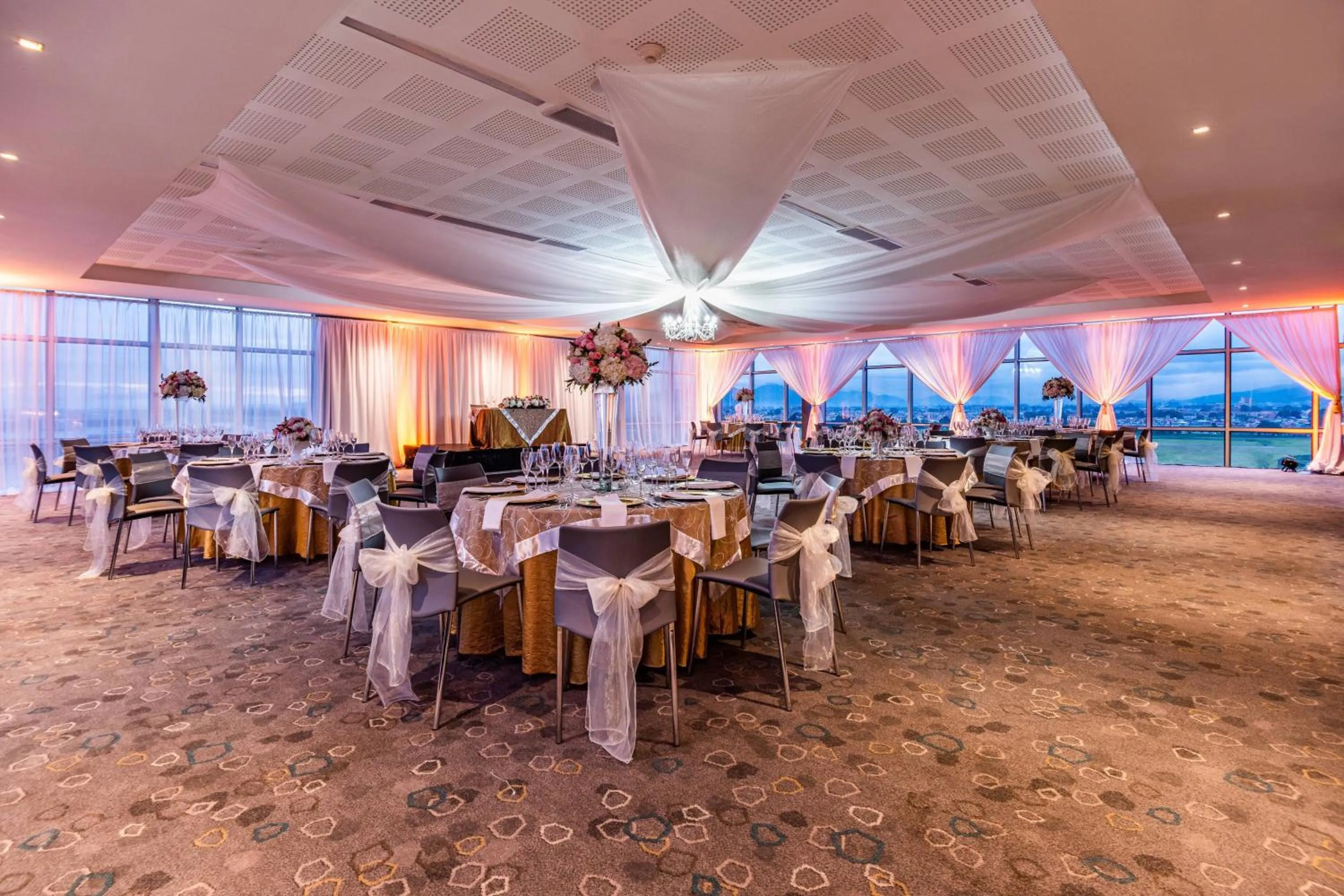 Lobby or reception in Courtyard by Marriott Bogota Airport