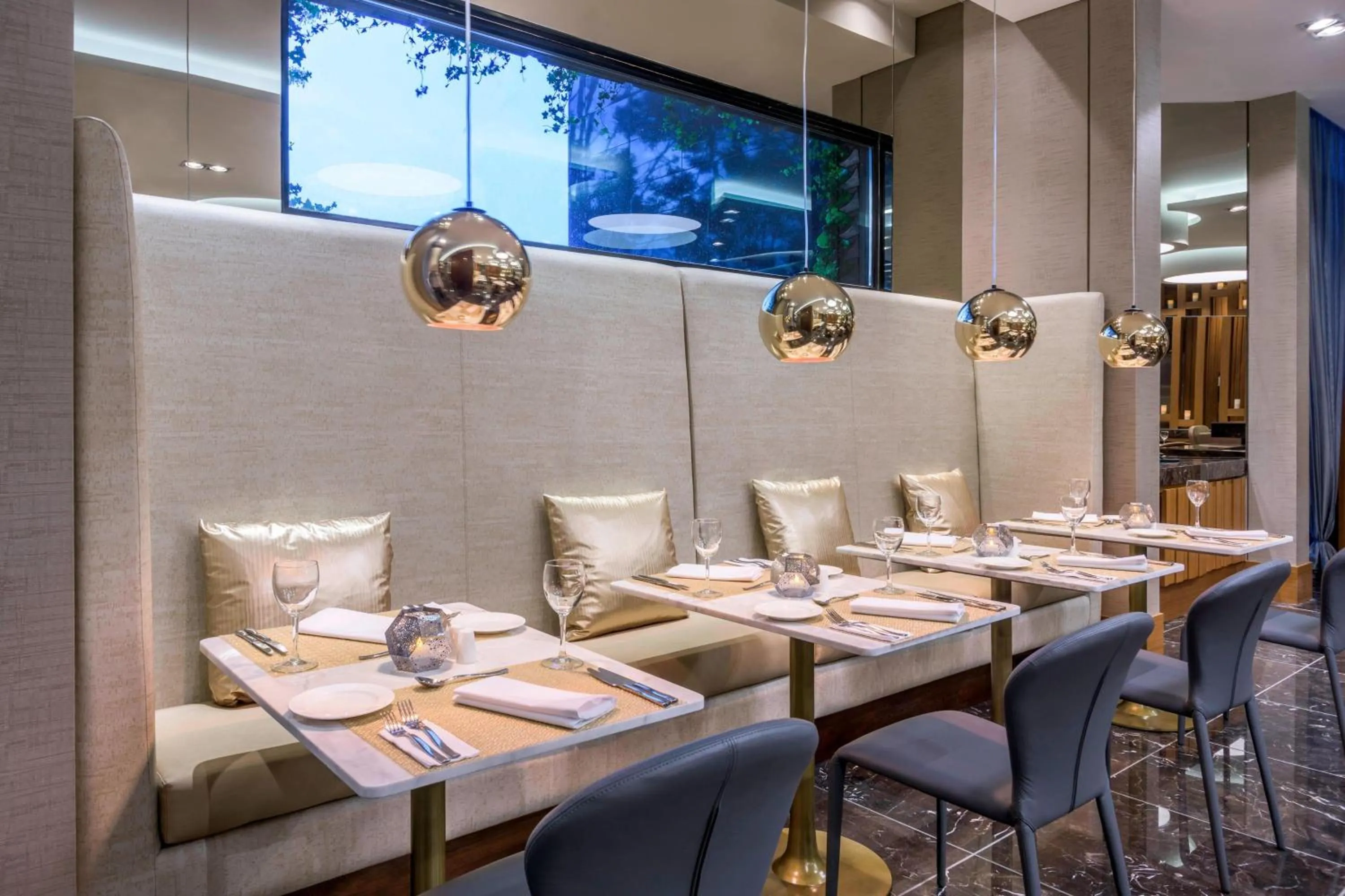 Restaurant/places to eat in Courtyard by Marriott Bogota Airport