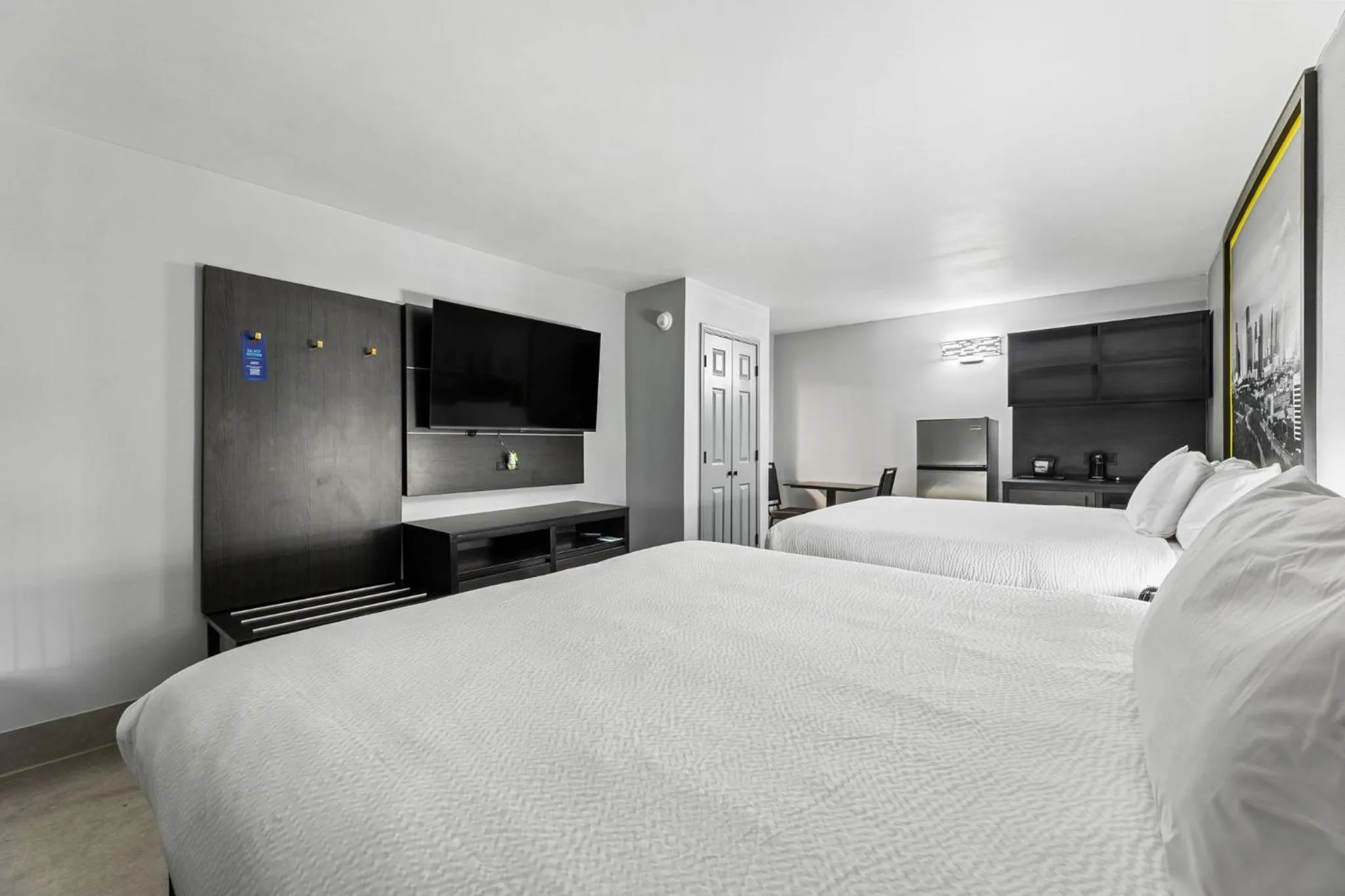 Bed in Super 8 by Wyndham Texas City