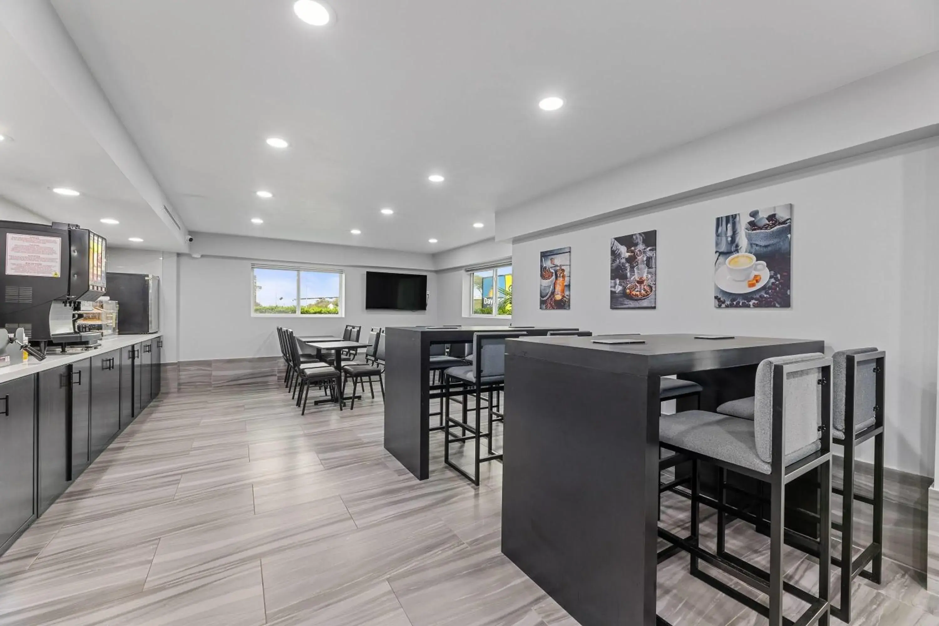 Property building in Super 8 by Wyndham Texas City Property building in Super 8 by Wyndham Texas City