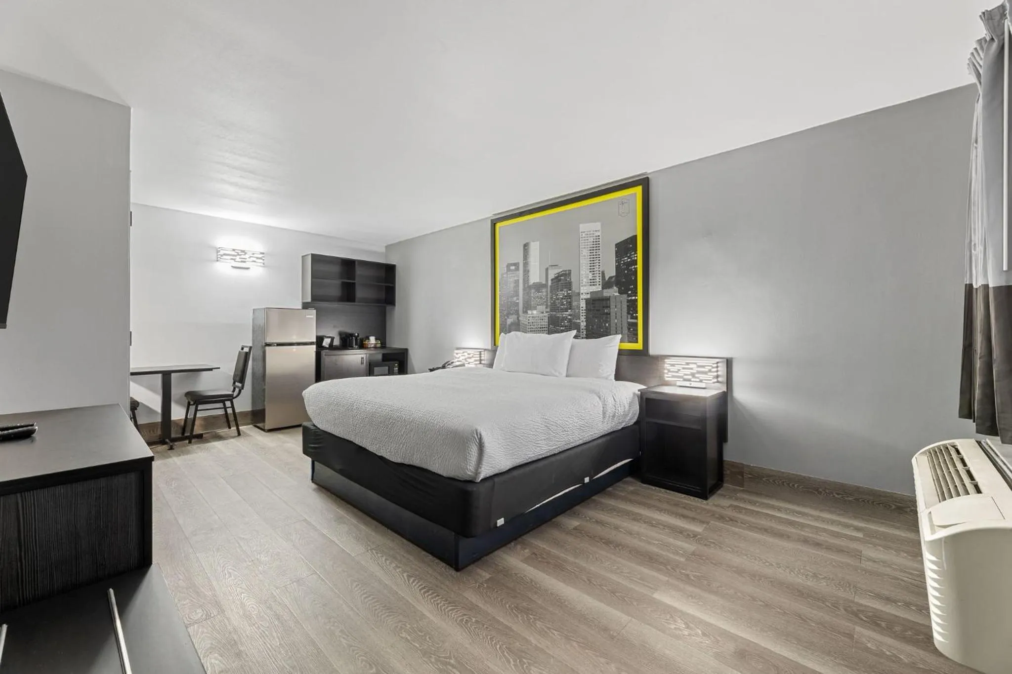 Bed in Super 8 by Wyndham Texas City