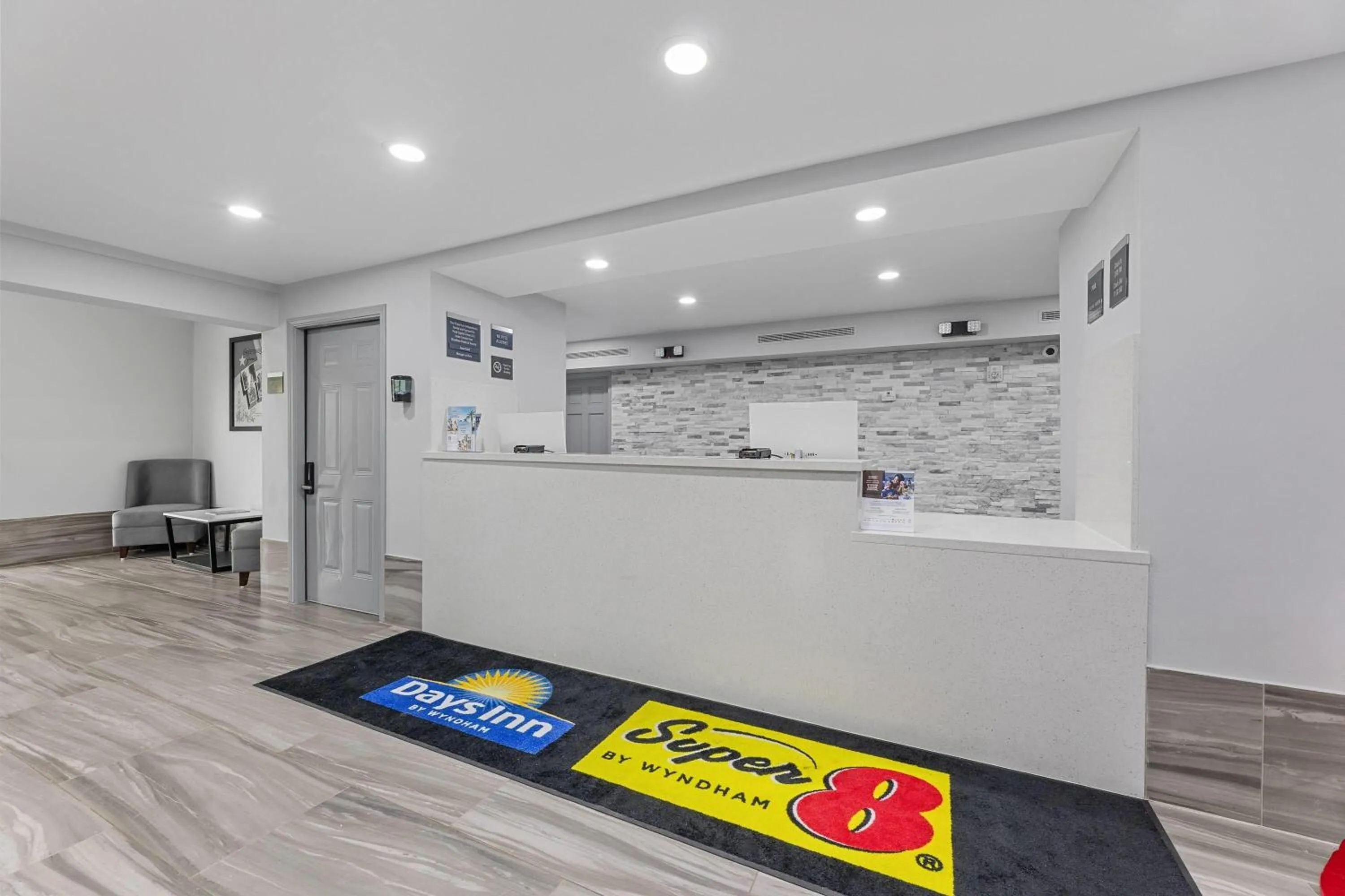 Lobby or reception in Super 8 by Wyndham Texas City