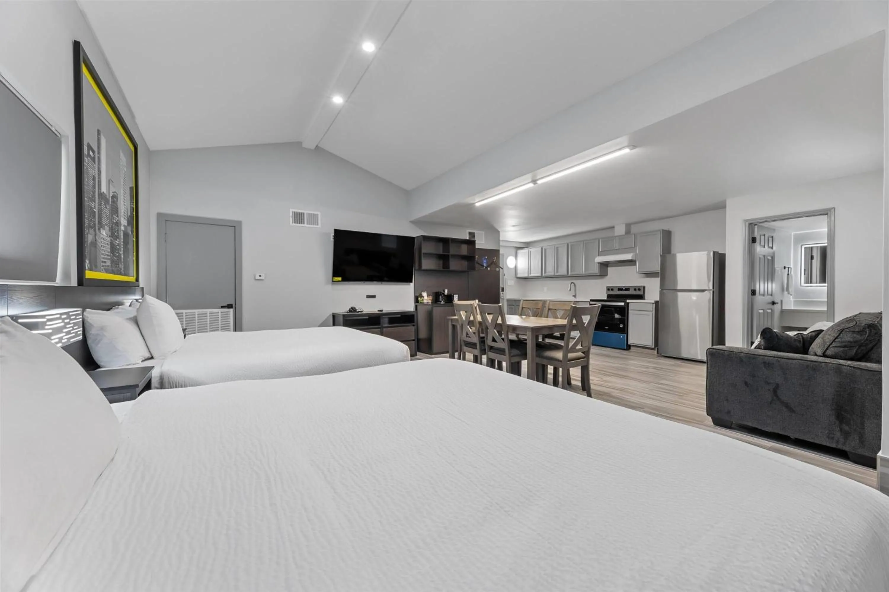 Photo of the whole room, Bed in Super 8 by Wyndham Texas City