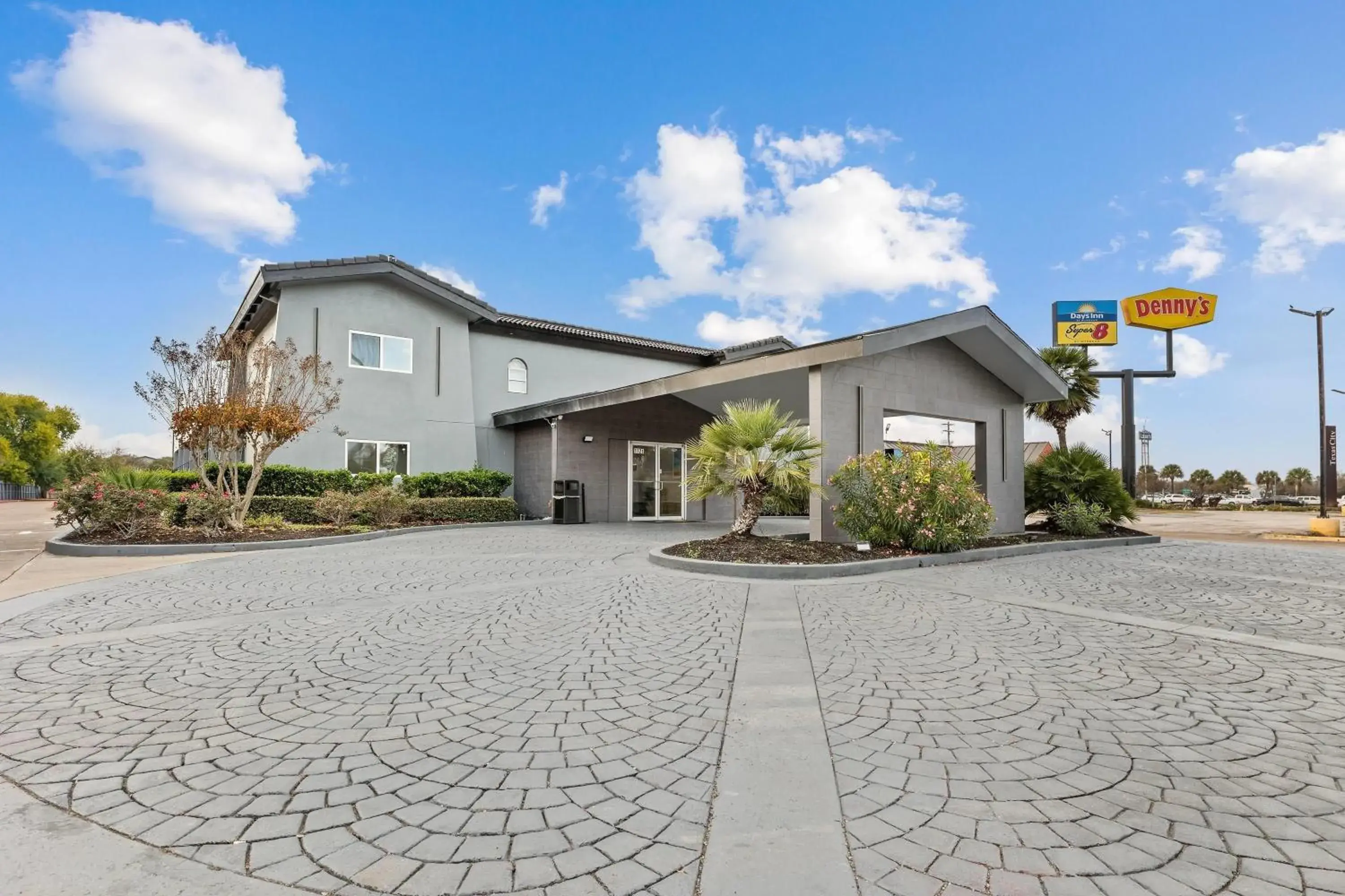 Property building in Super 8 by Wyndham Texas City - Galveston Area Property building in Super 8 by Wyndham Texas City - Galveston Area