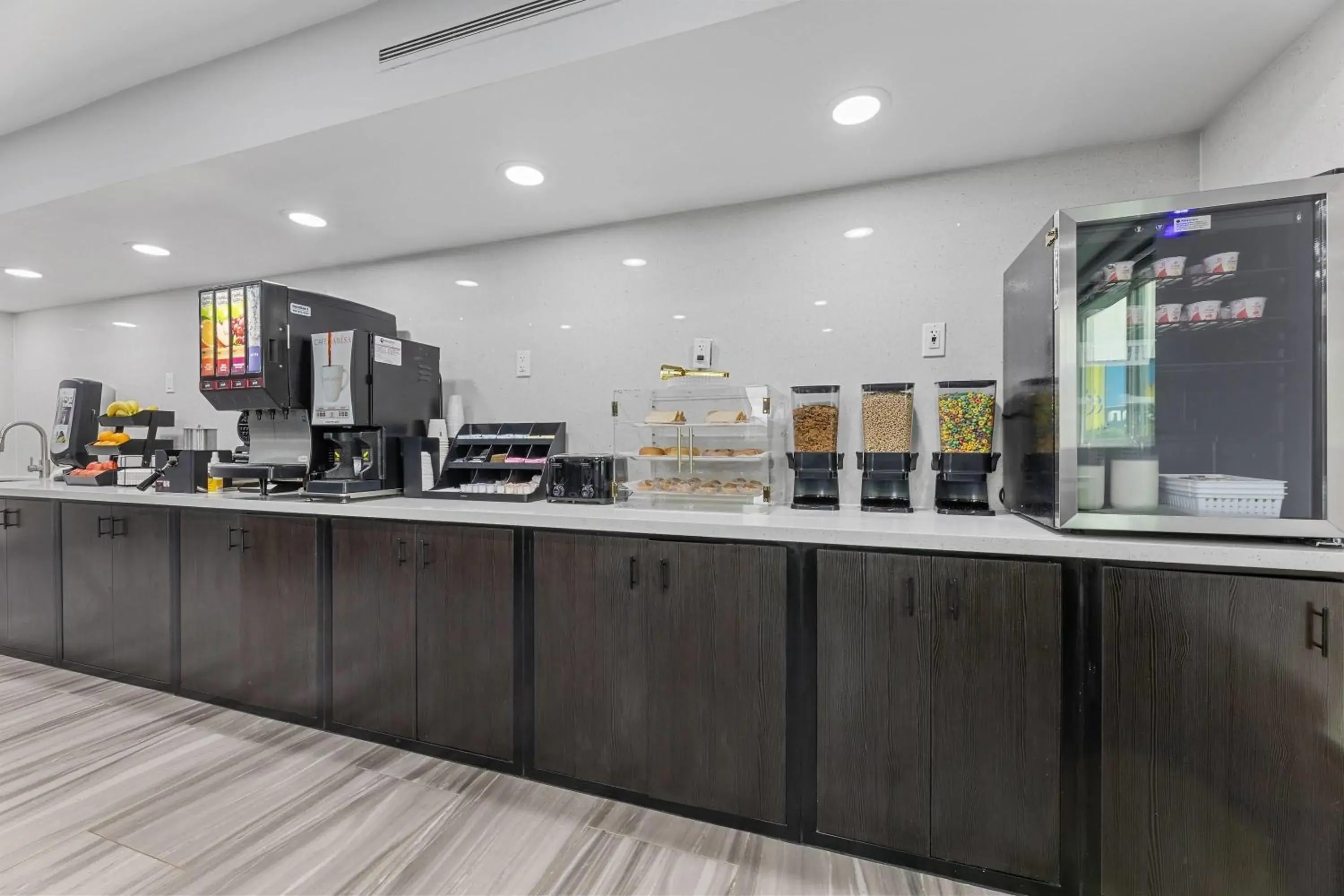 Property building in Super 8 by Wyndham Texas City Property building in Super 8 by Wyndham Texas City