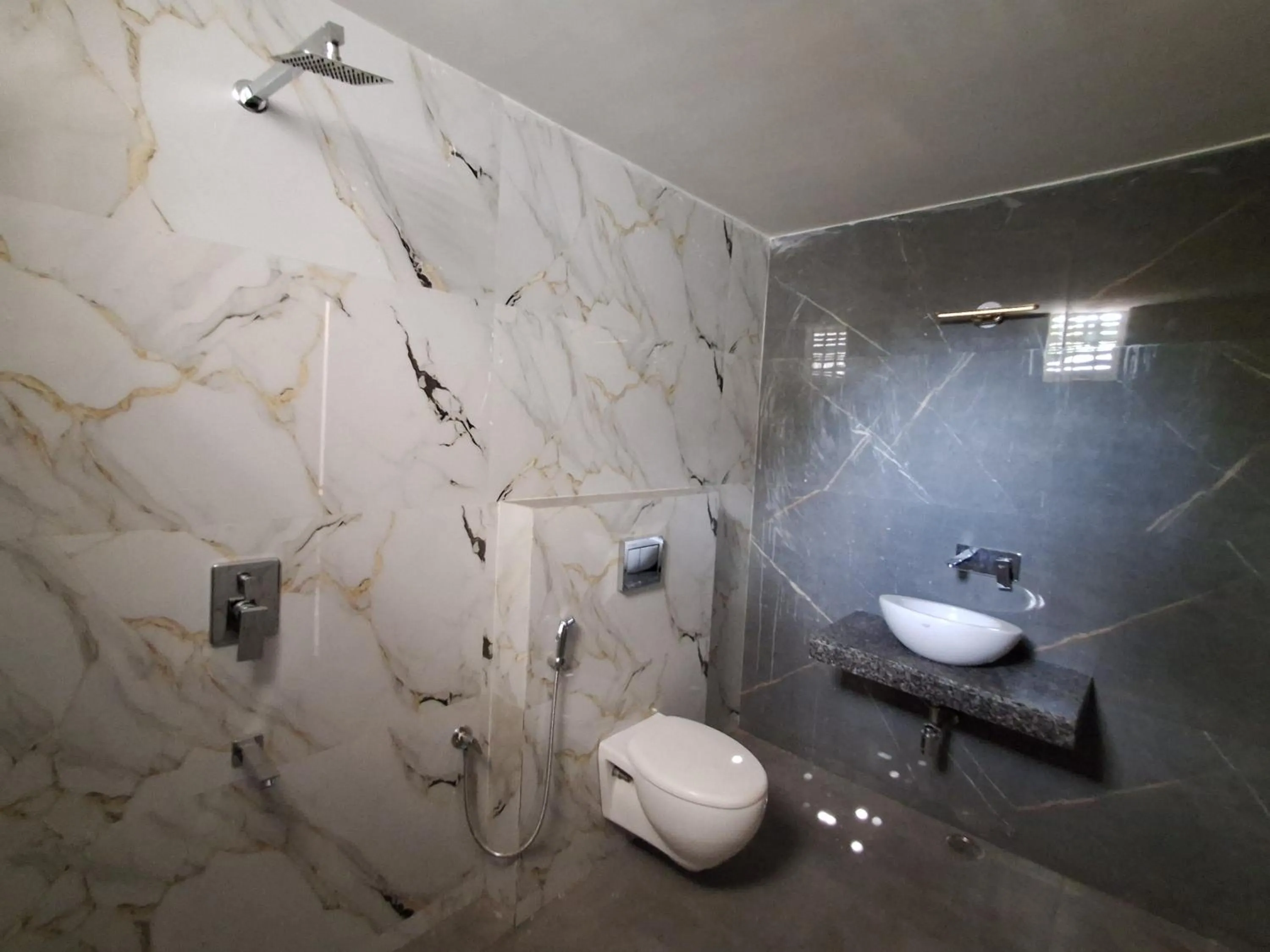 Shower in Orchard Hills Resorts