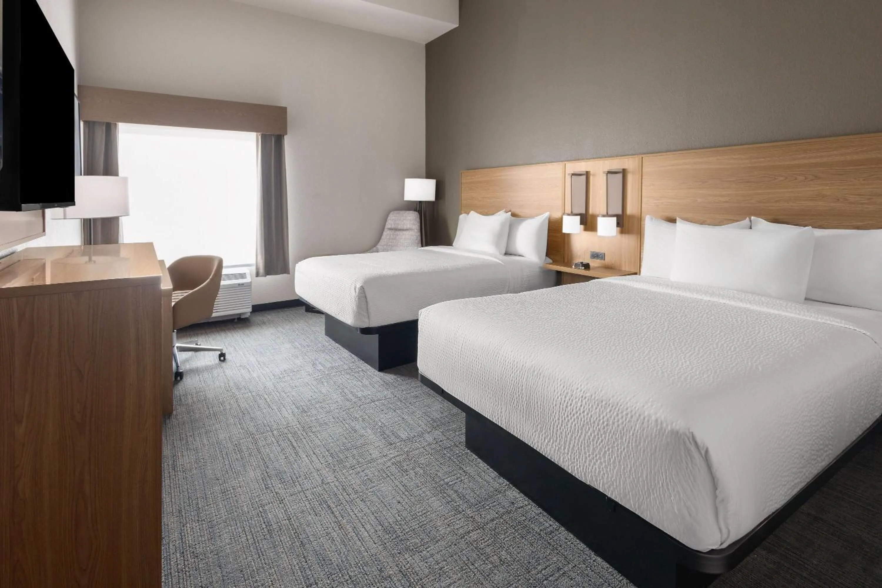 Photo of the whole room, Bed in La Quinta Inn & Suites by Wyndham Phoenix West Glendale