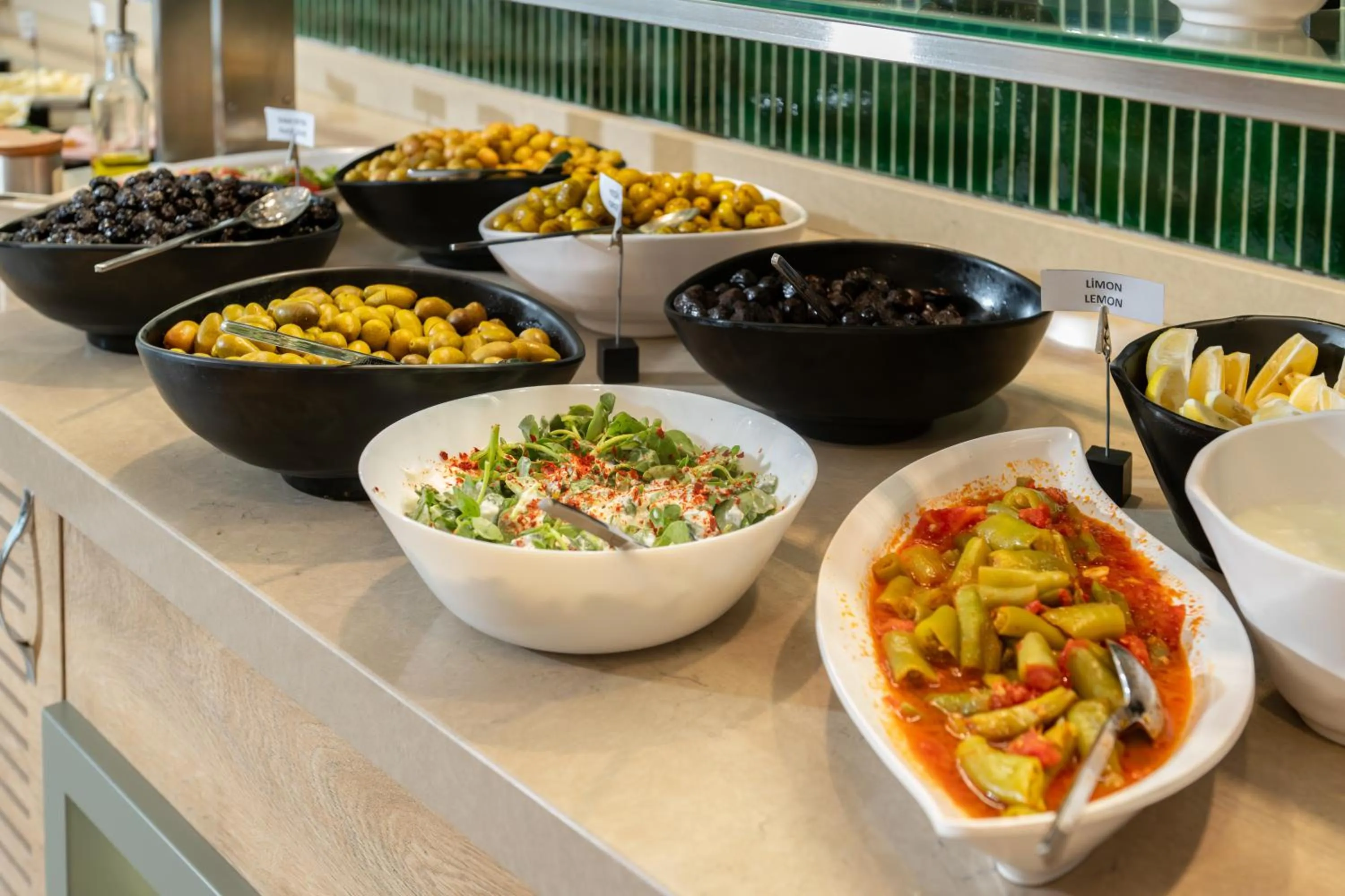 Restaurant/places to eat in Alves Hotel