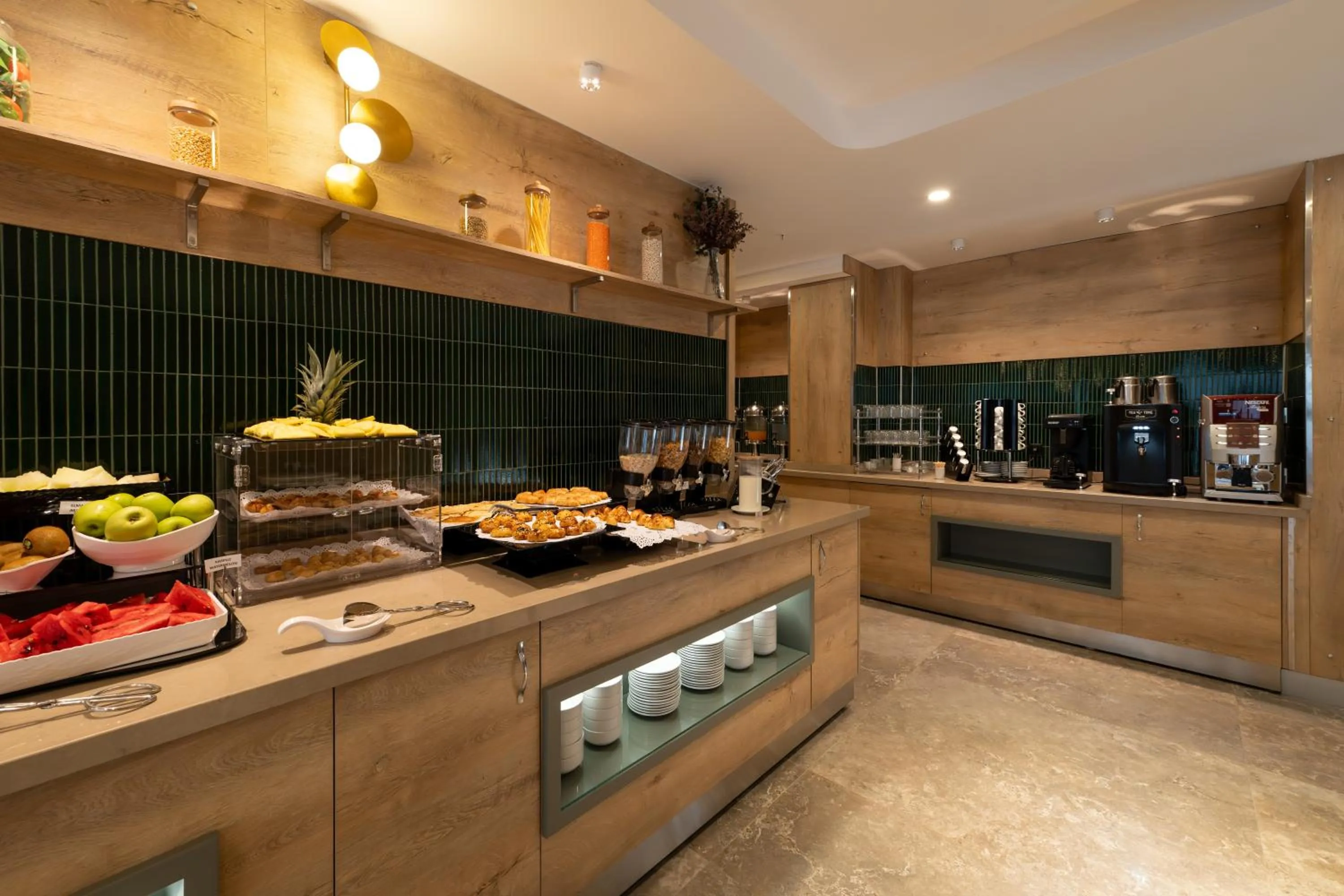 Restaurant/places to eat in Alves Hotel