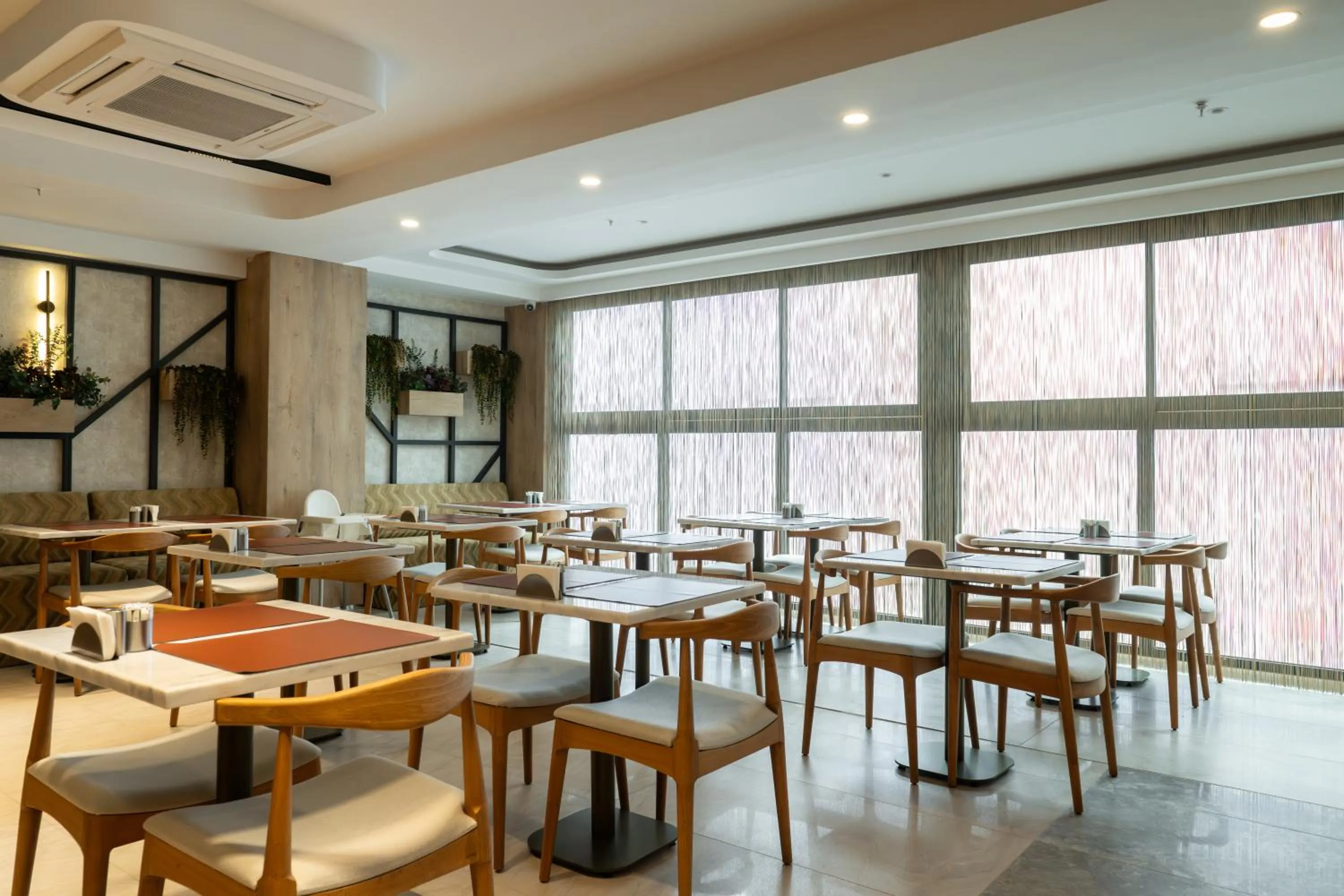 Restaurant/places to eat in Alves Hotel