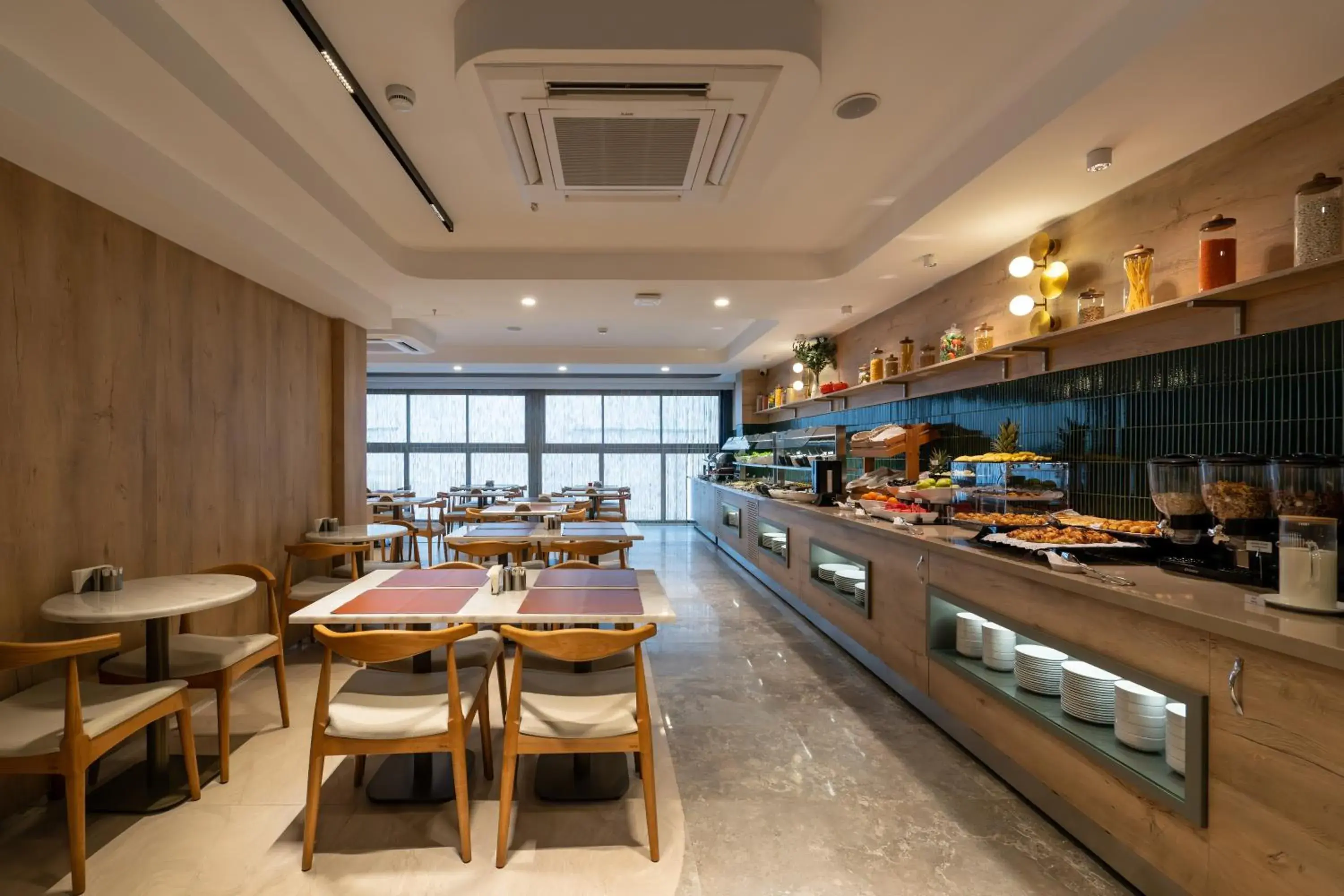 Restaurant/places to eat in Alves Hotel Restaurant/places to eat in Alves Hotel