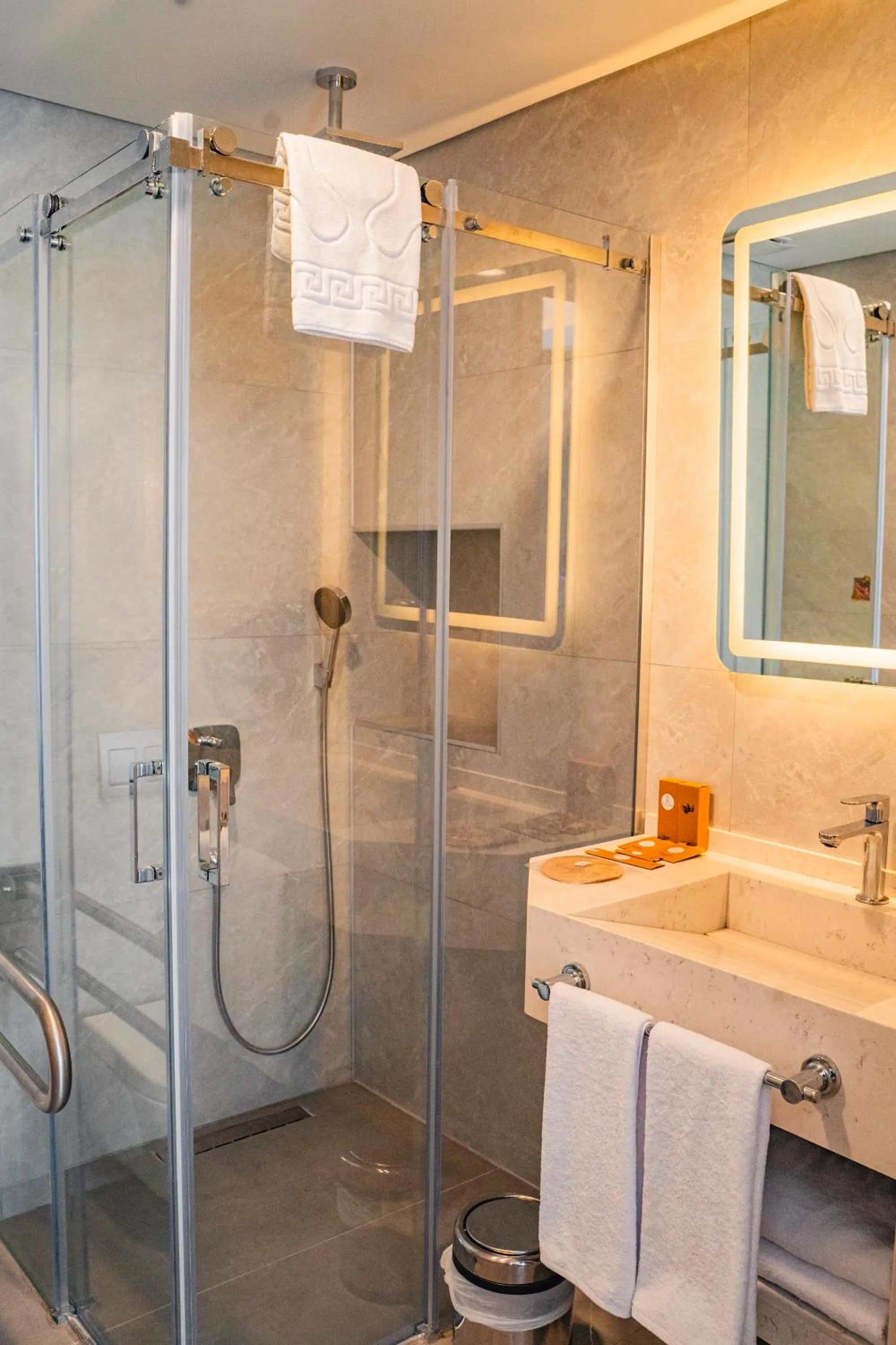 Bathroom in Alves Hotel