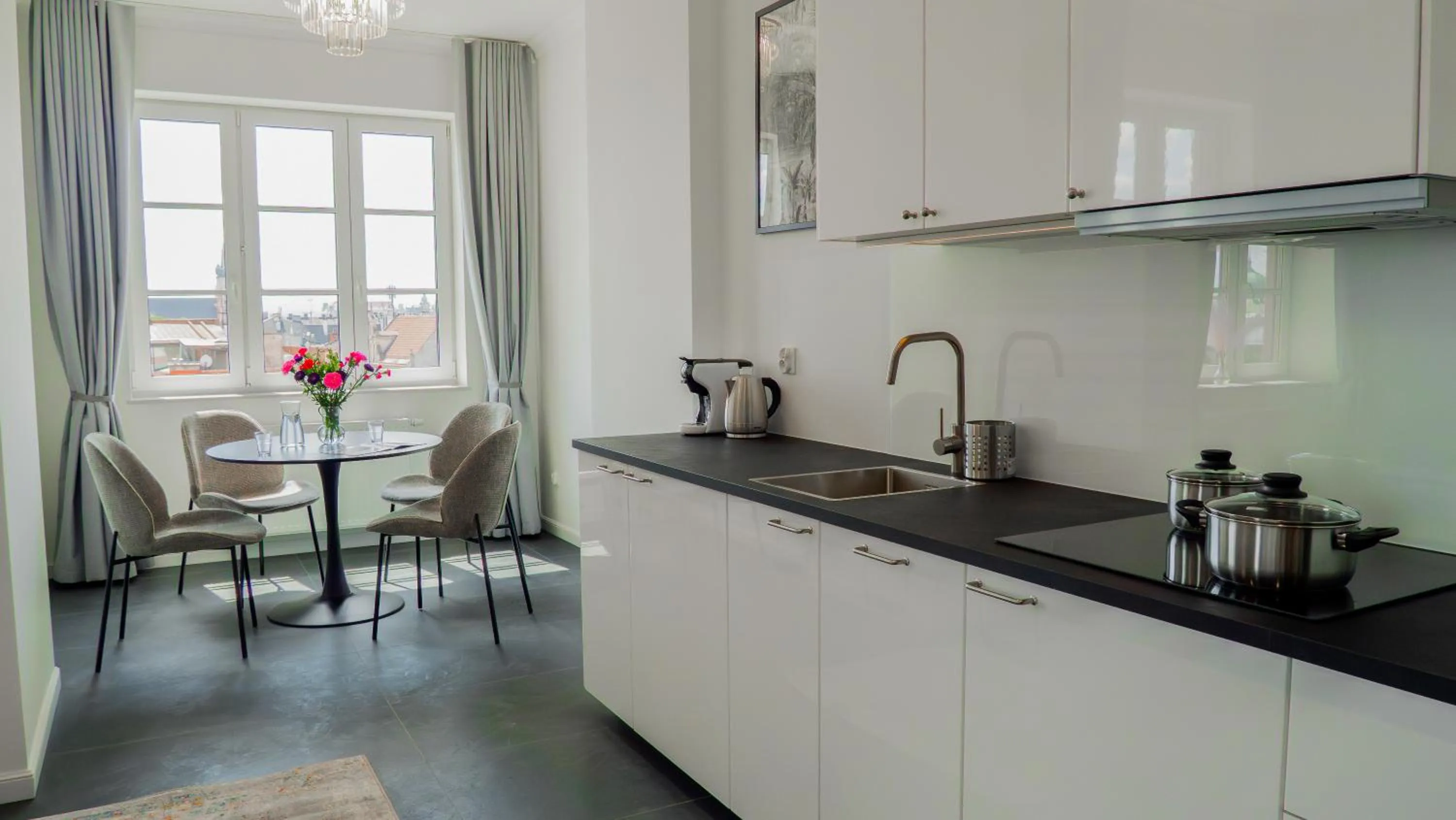 Coffee/tea facilities in Długa 17 Residence