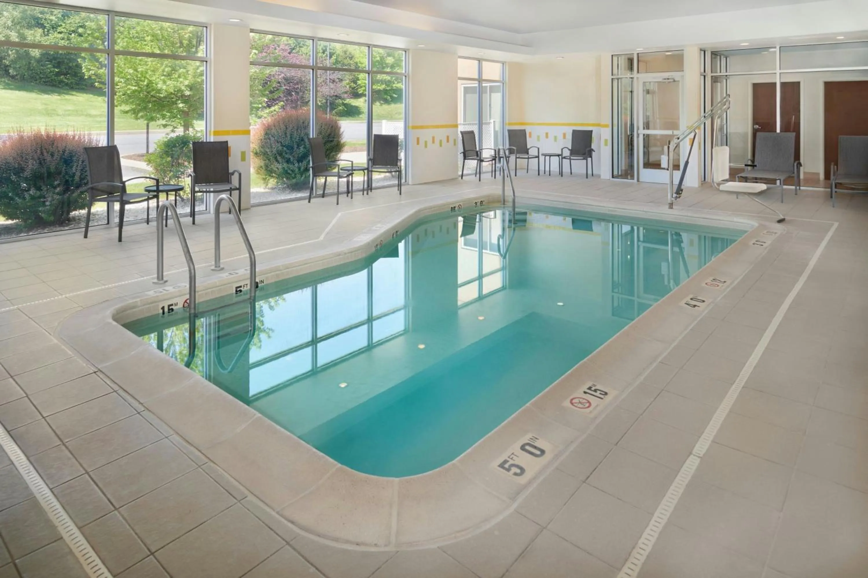 Swimming pool in Fairfield Inn & Suites by Marriott Reading Wyomissing