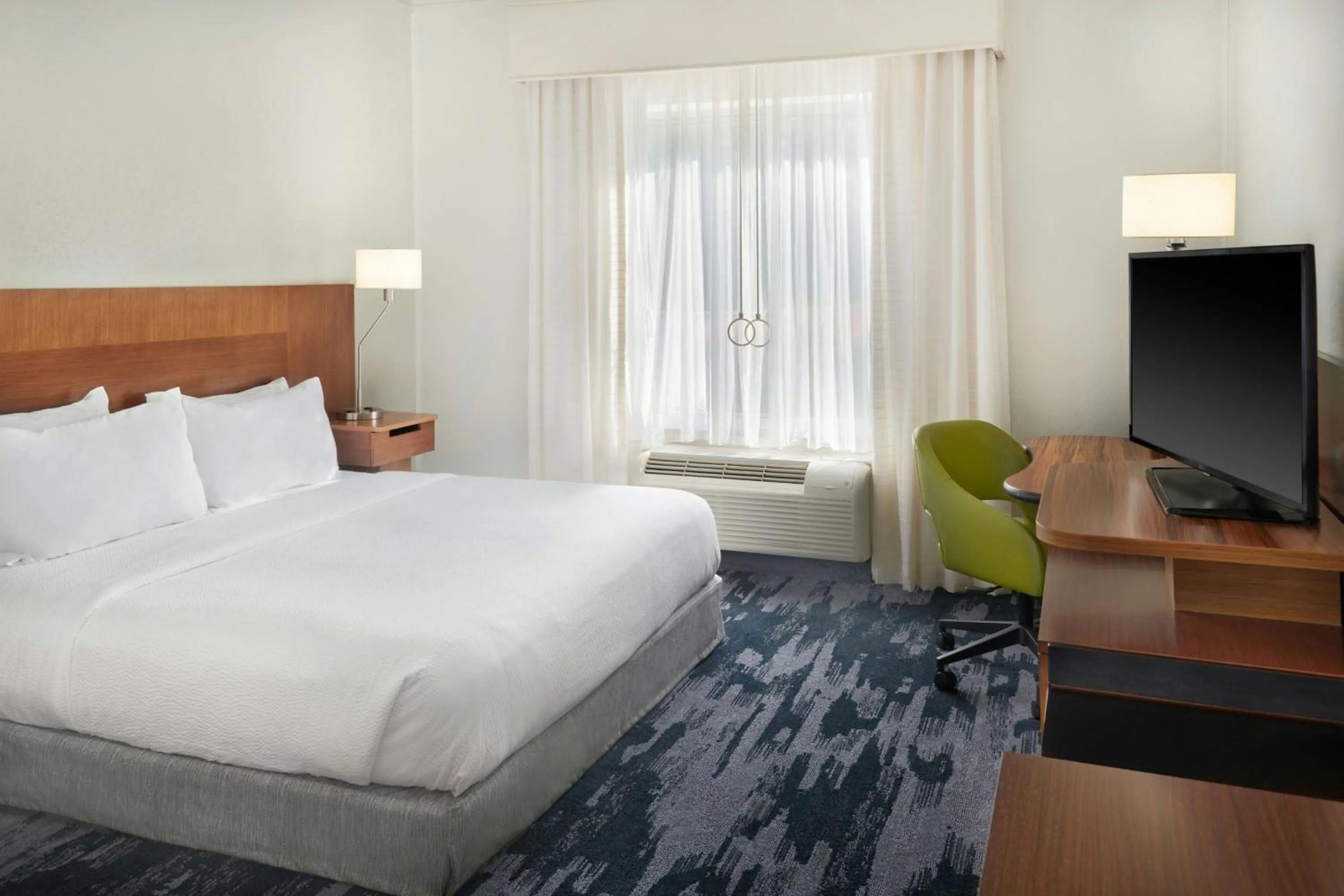 Photo of the whole room, Bed in Fairfield Inn & Suites by Marriott Reading Wyomissing
