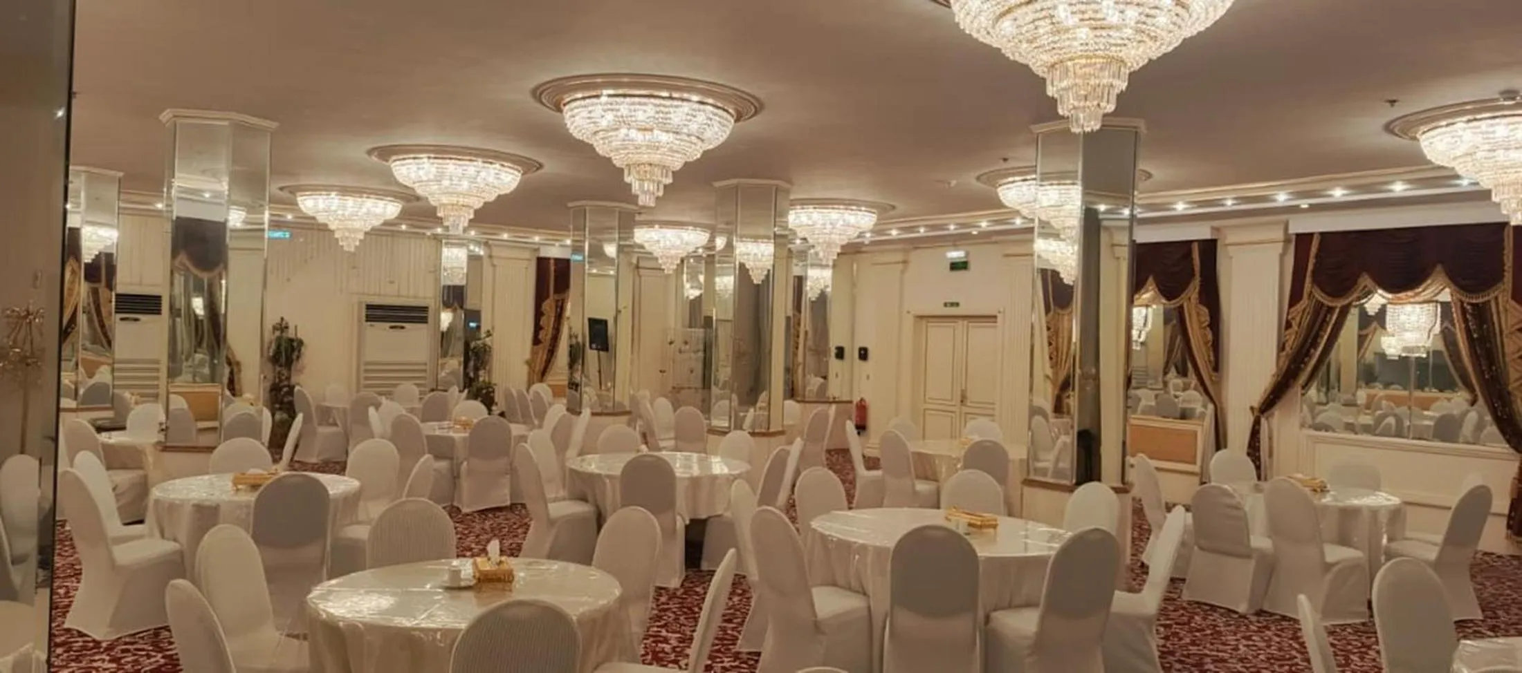 Restaurant/places to eat in Taj Celine Hotel