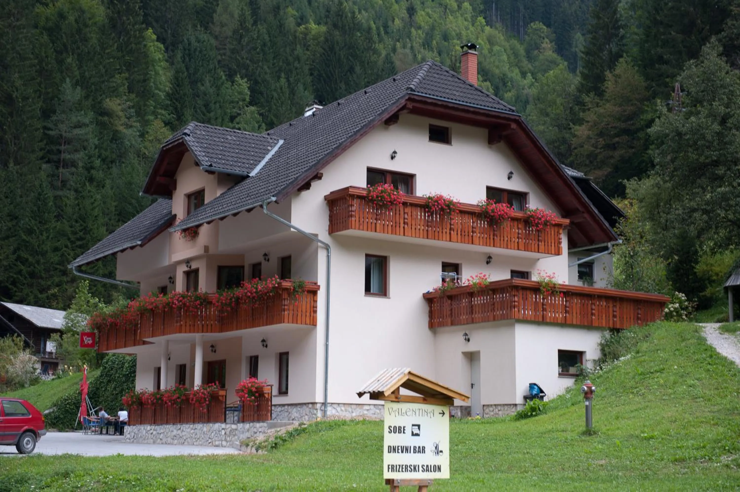 Property building in Prenočišča Valentina