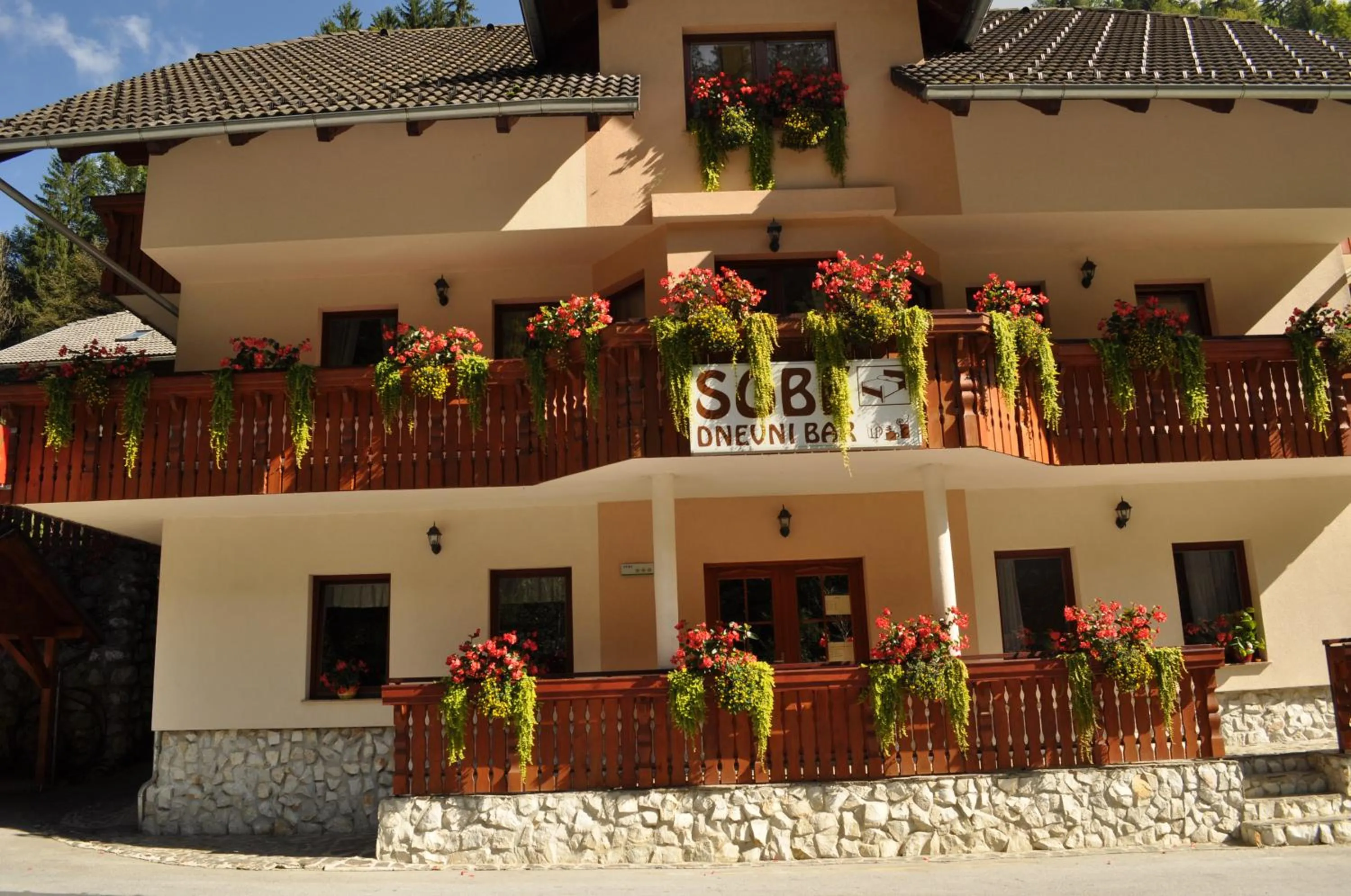 Property building in Prenočišča Valentina