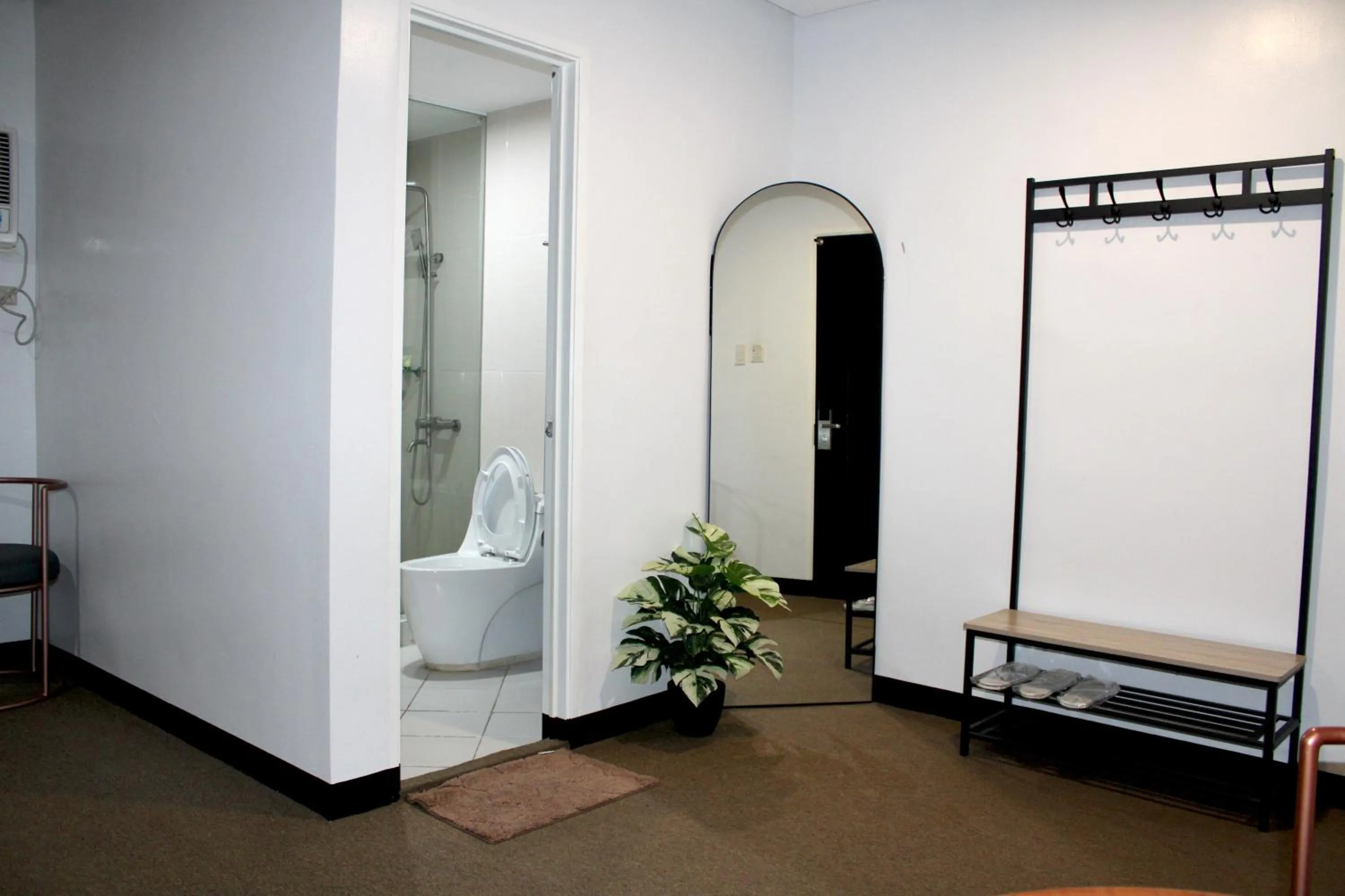 Bathroom in Dancenter Boss Hotel Near Clark International Airport
