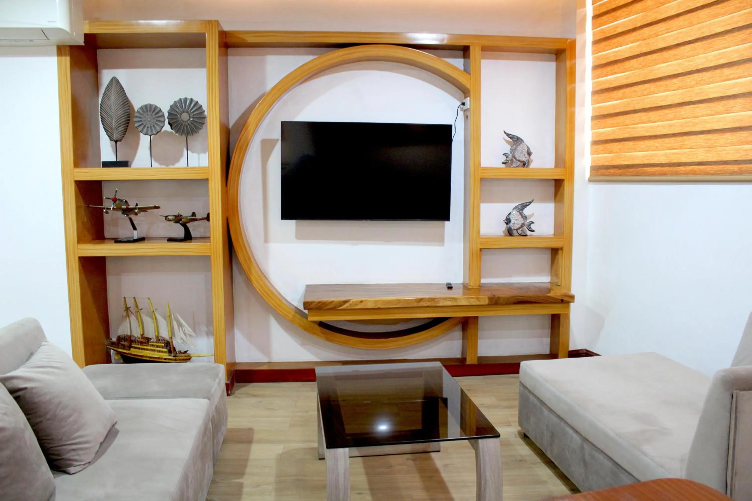 TV and multimedia in Dancenter Boss Hotel Near Clark International Airport