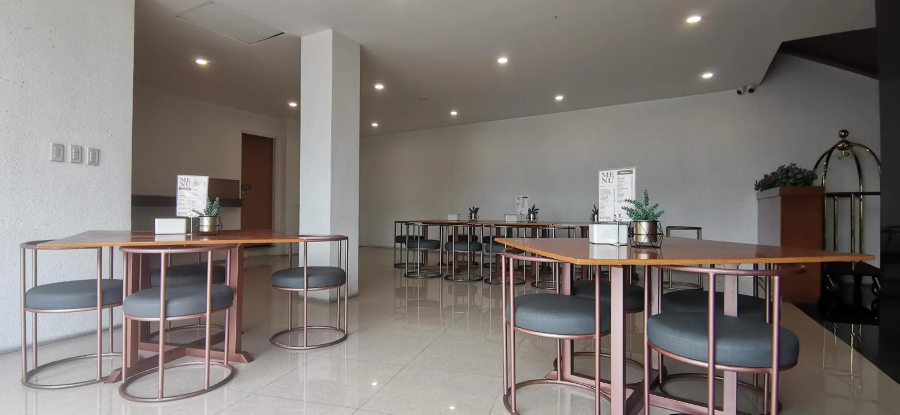 Restaurant/places to eat in Dancenter Boss Hotel Near Clark International Airport