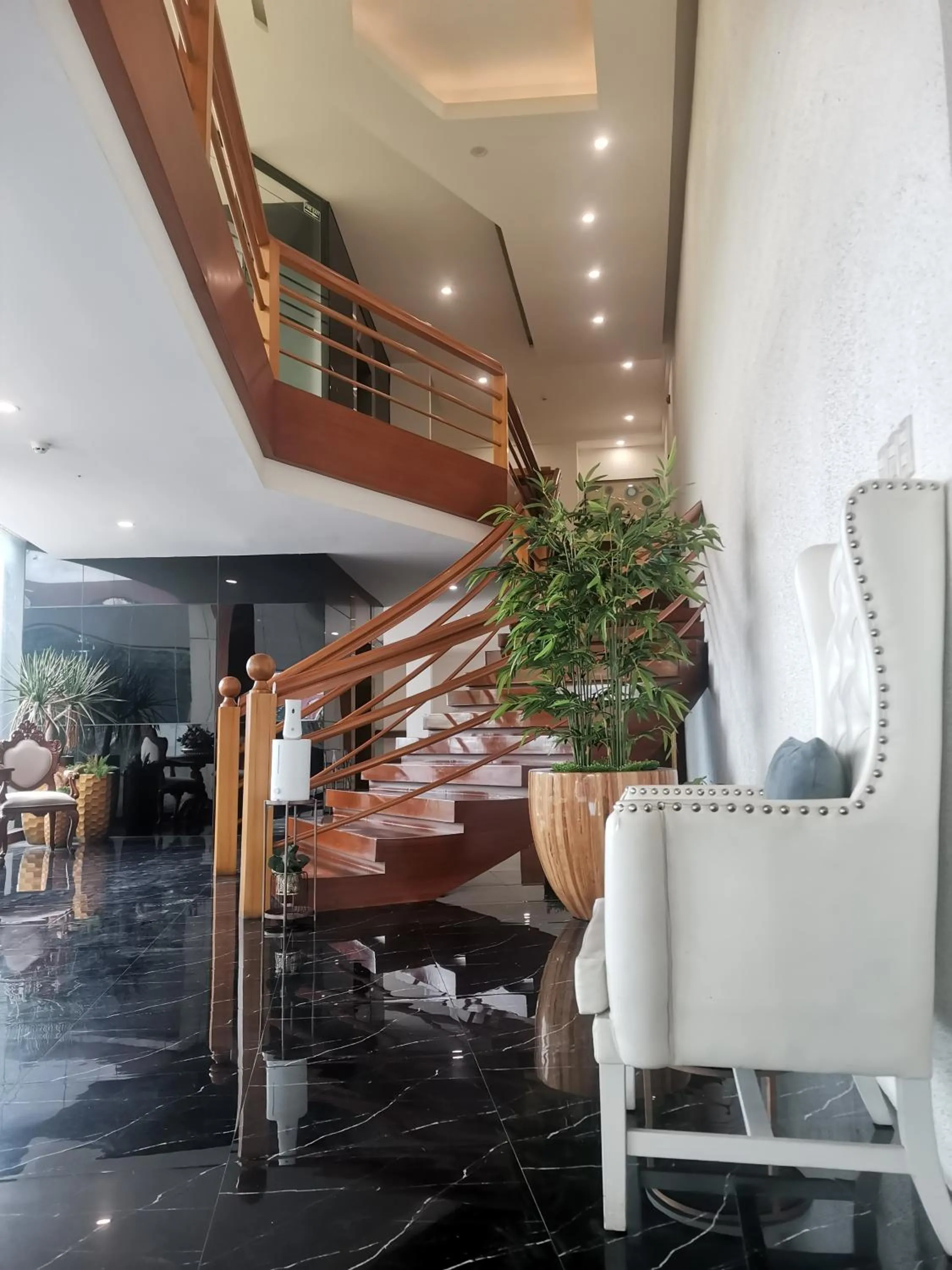 Lobby or reception in Dancenter Boss Hotel Near Clark International Airport