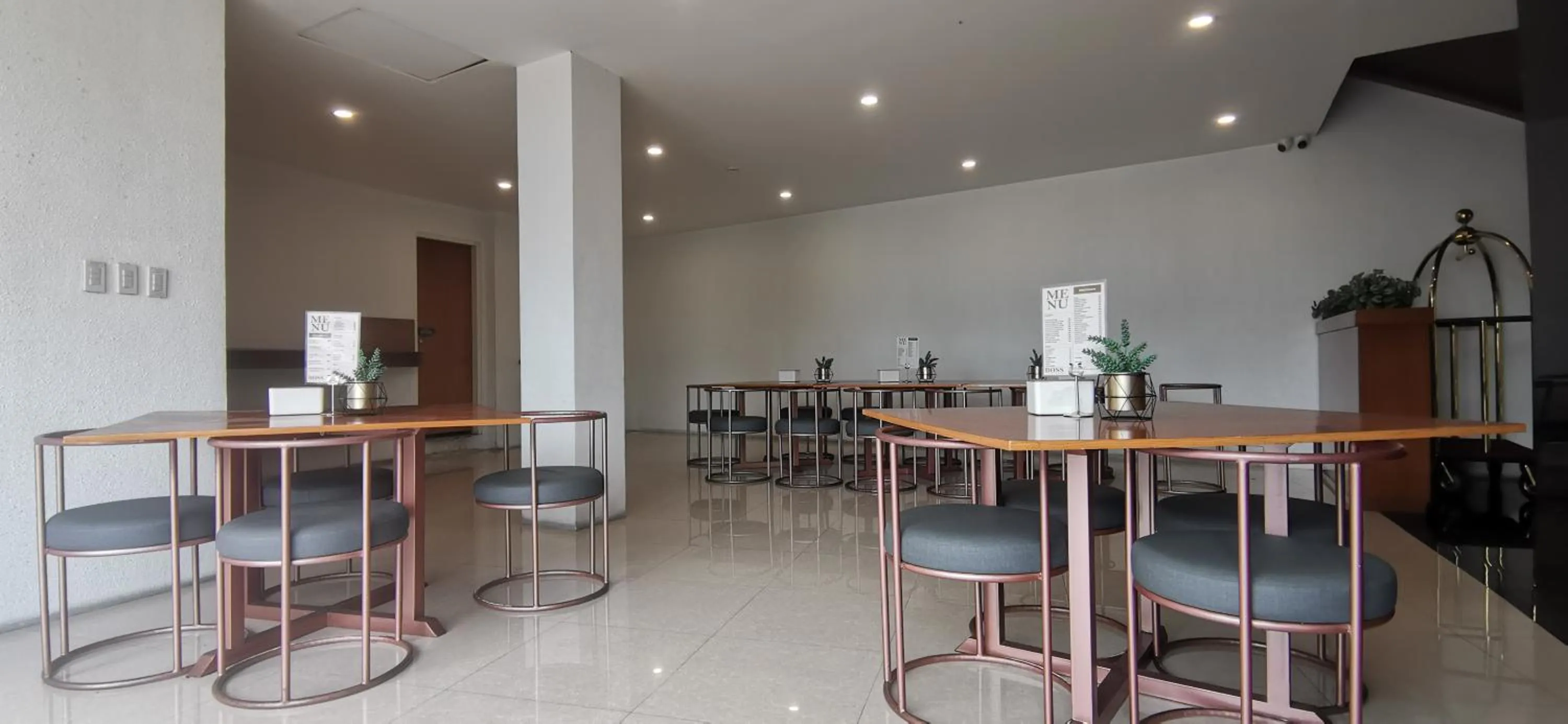 Restaurant/places to eat in Dancenter Boss Hotel Near Clark International Airport