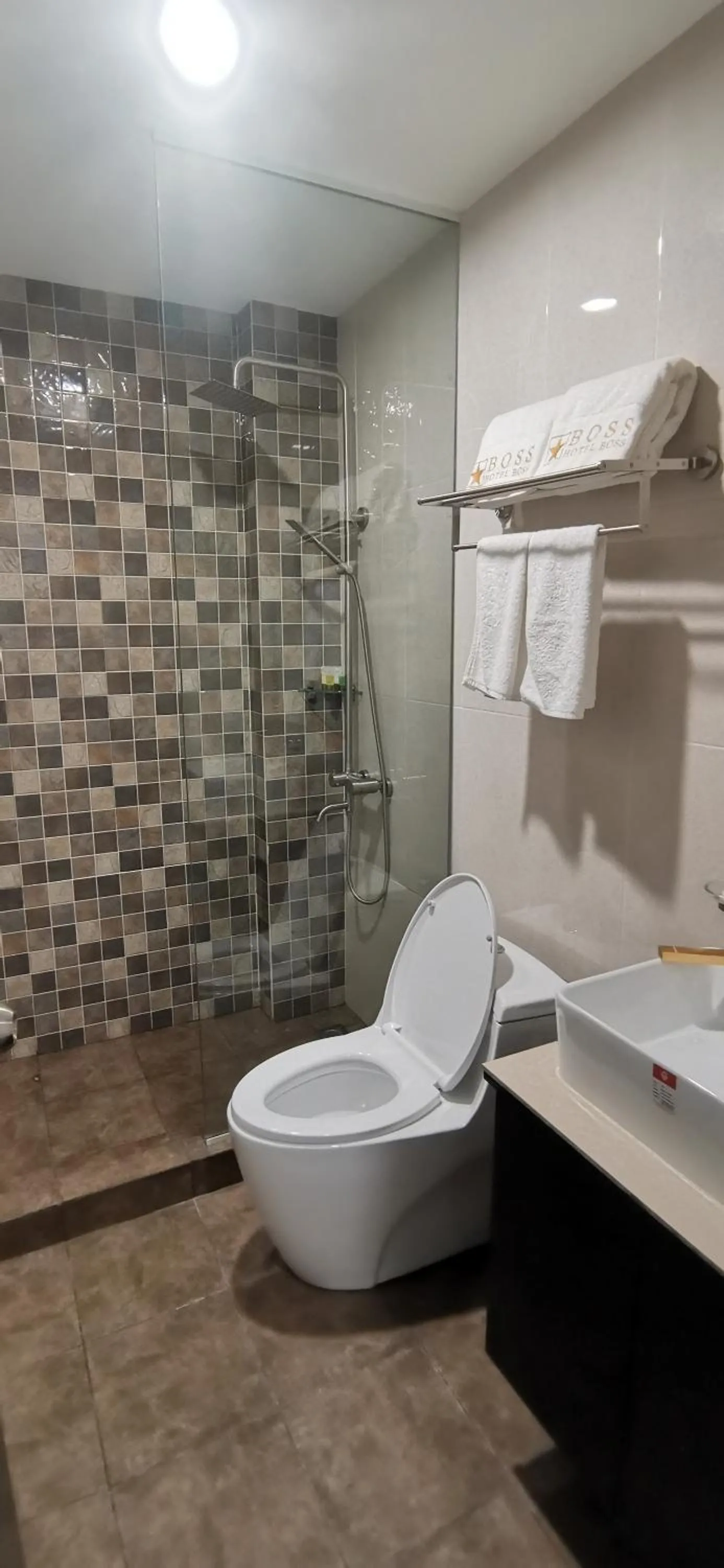 Bathroom in Dancenter Boss Hotel Near Clark International Airport