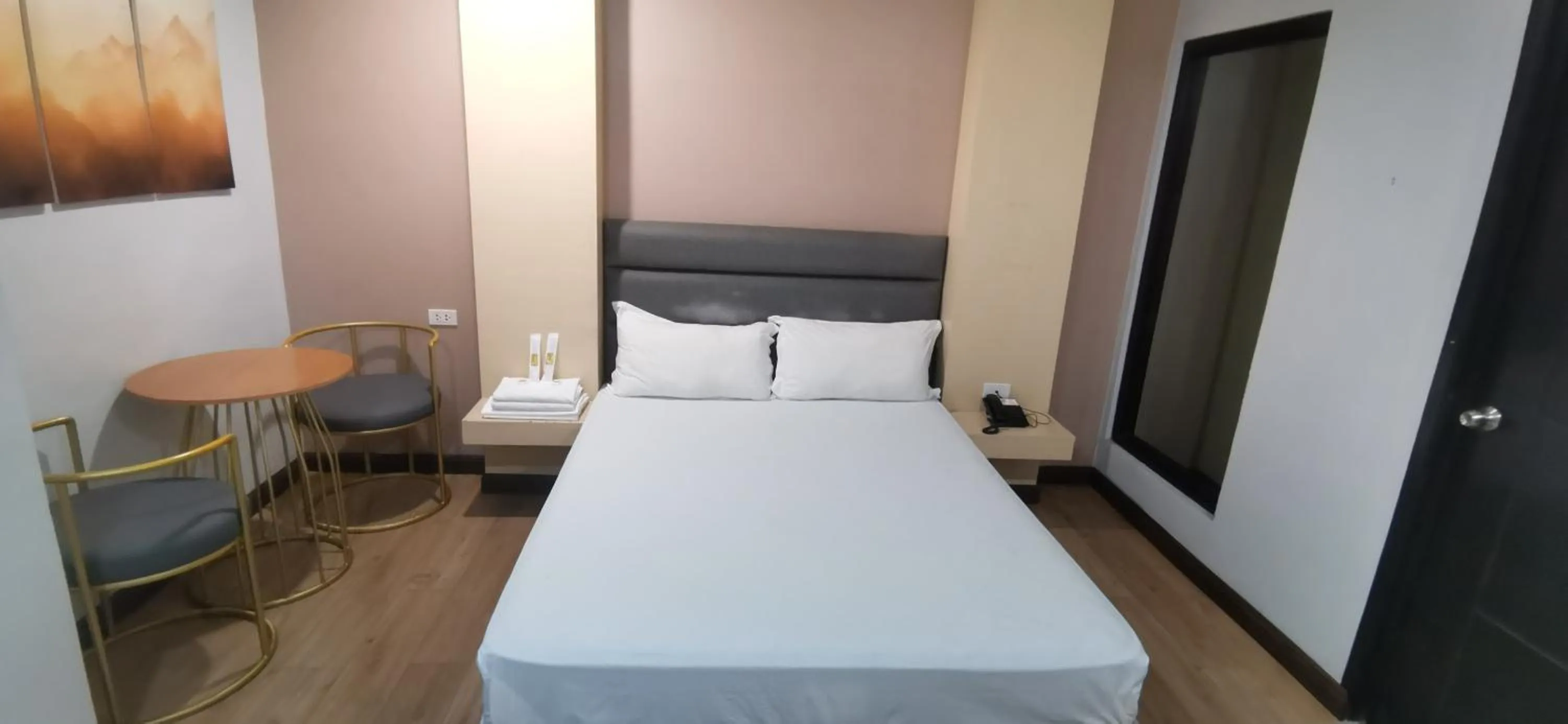 Bedroom, Bed in Dancenter Boss Hotel Near Clark International Airport
