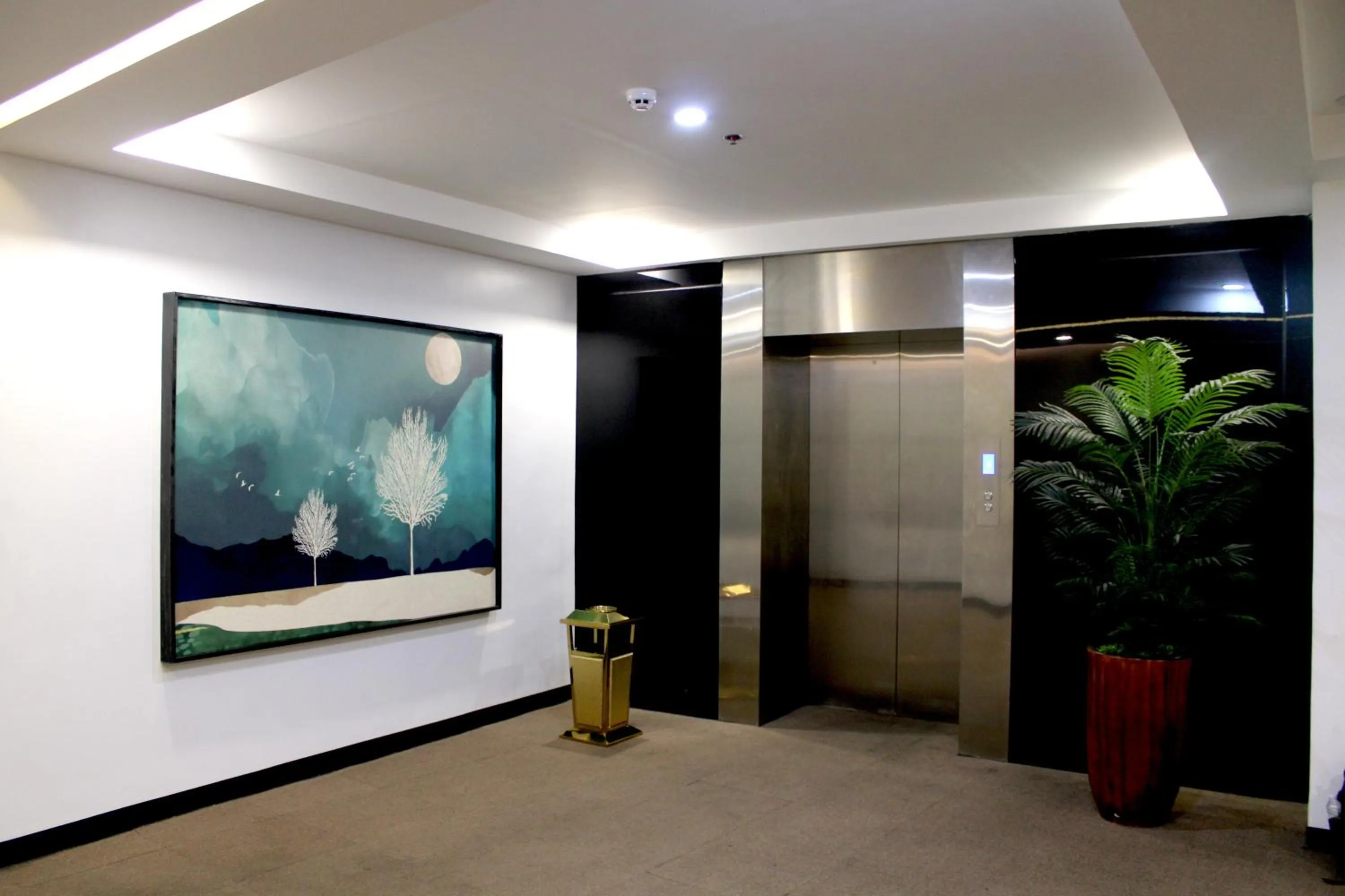 elevator in Dancenter Boss Hotel Near Clark International Airport