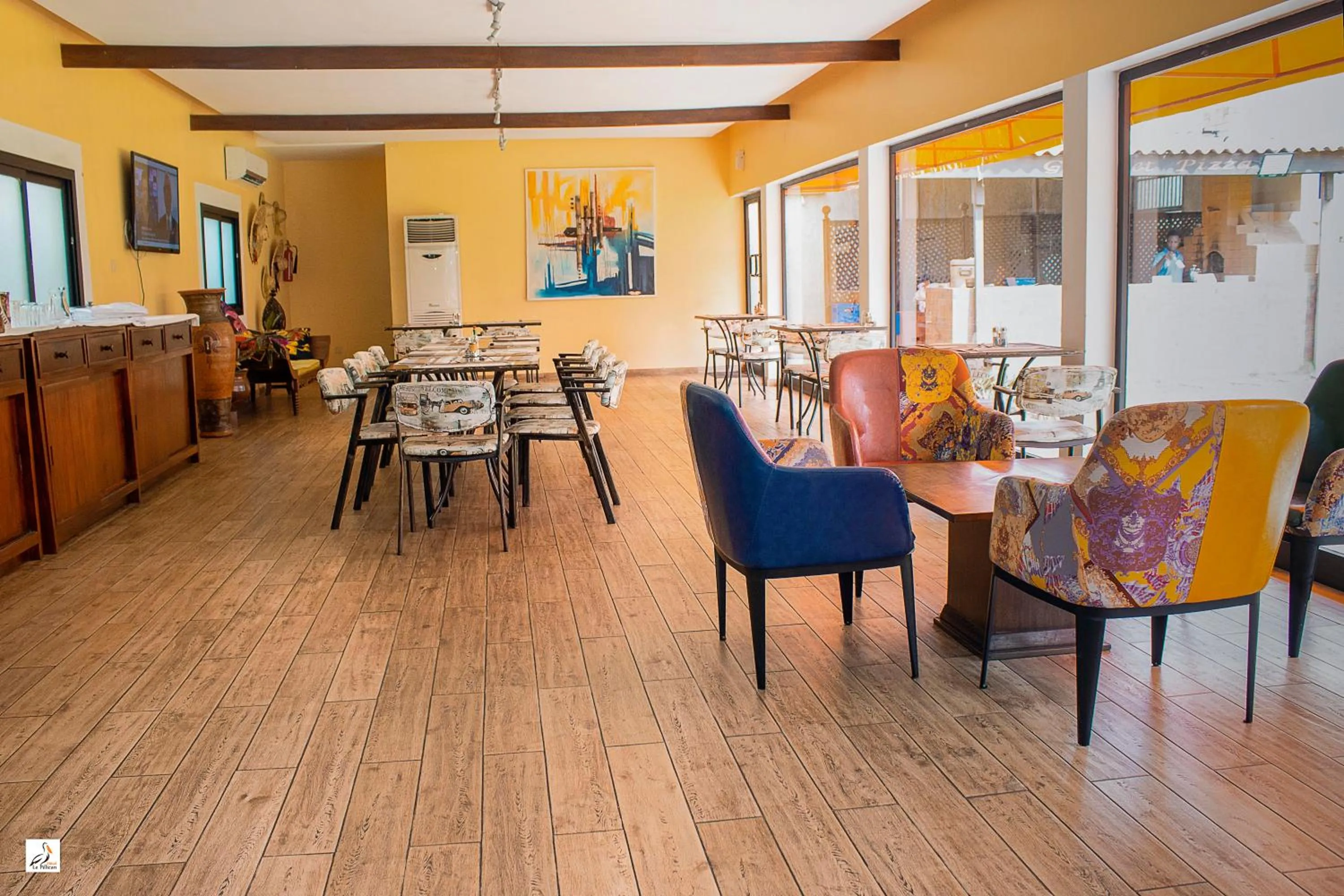 Restaurant/places to eat in Hotel le Pelican