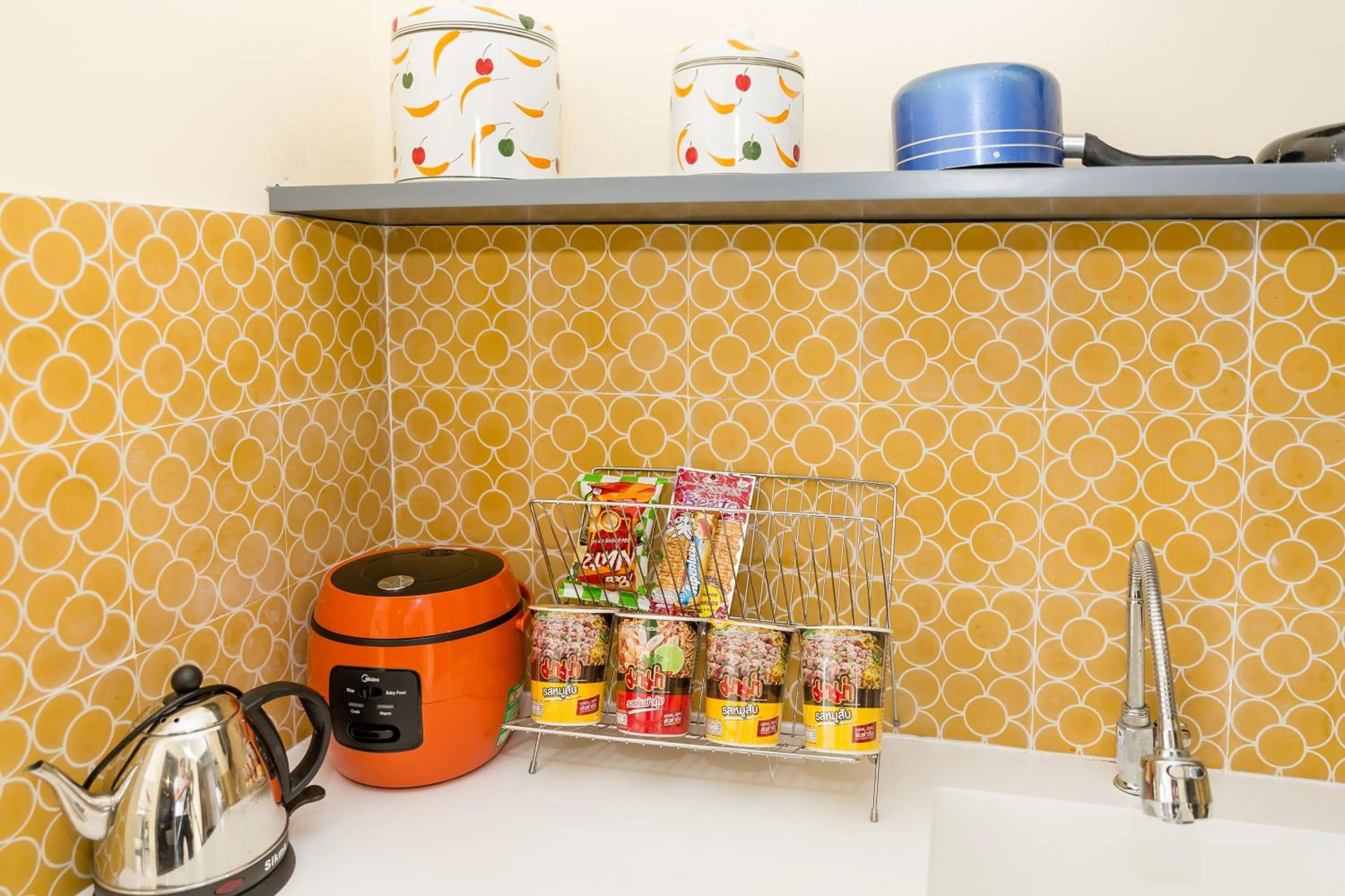 Communal kitchen in Le House Boutique Hotel - 100m to the beach