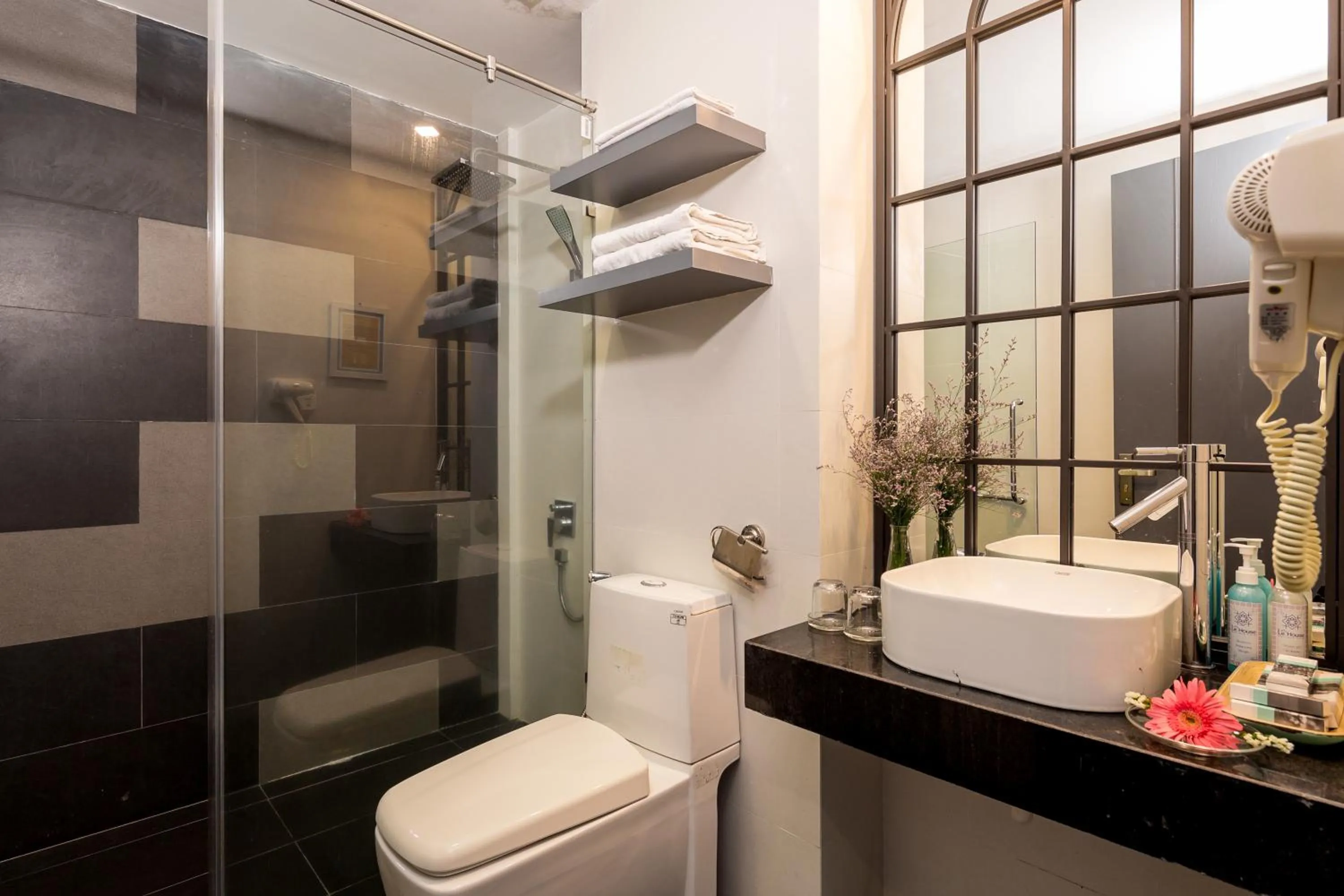 Bathroom in Le House Boutique Hotel - 100m to the beach