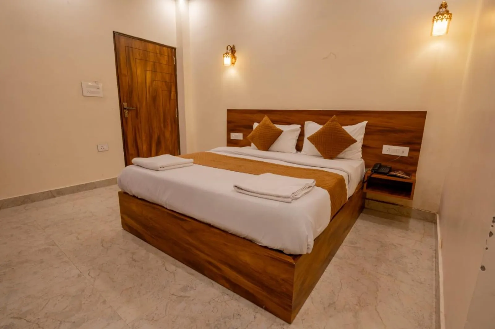 Bed in Hotel Relax Inn Ganga Rishikesh