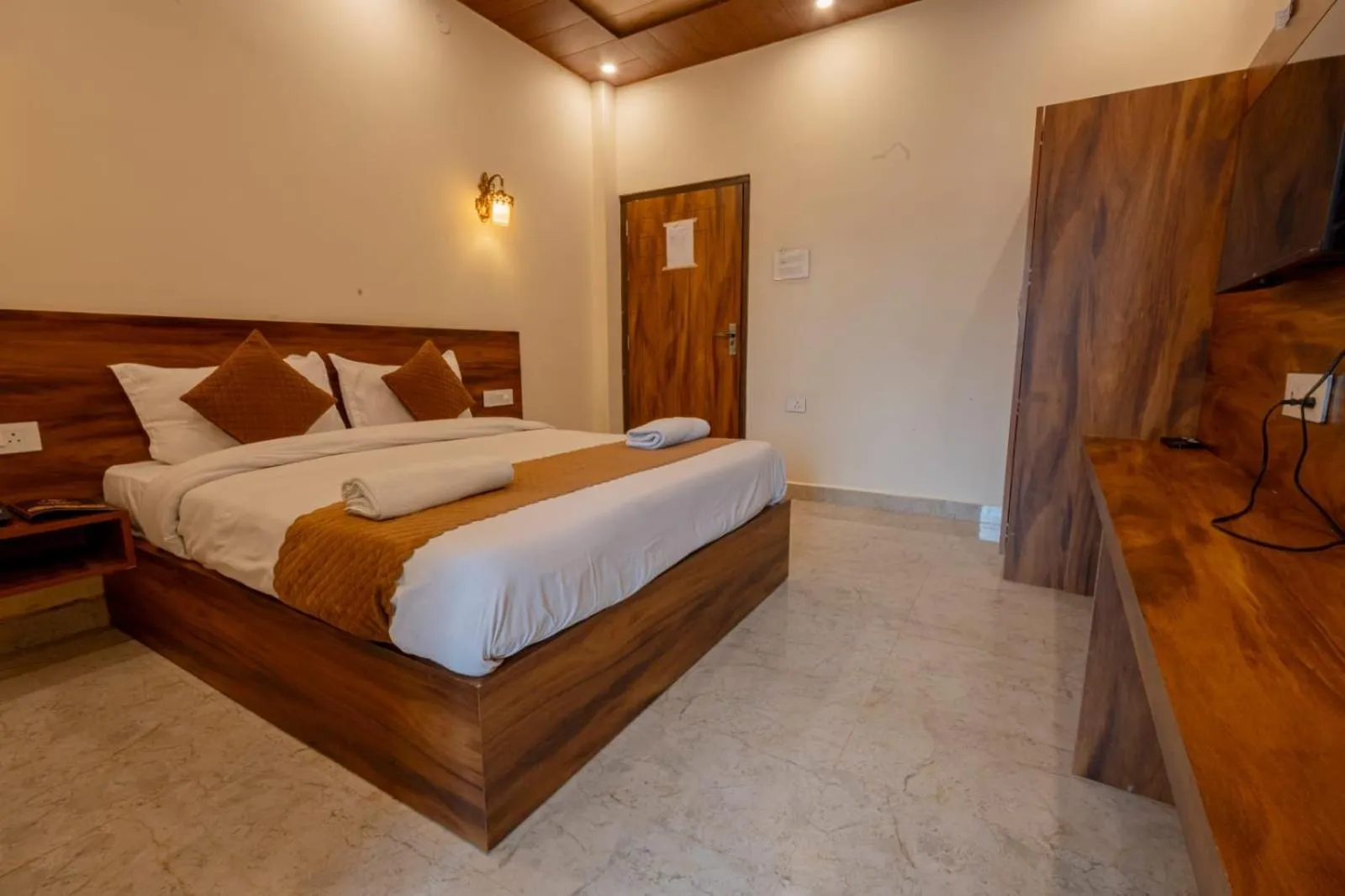 Bed in Hotel Relax Inn Ganga Rishikesh