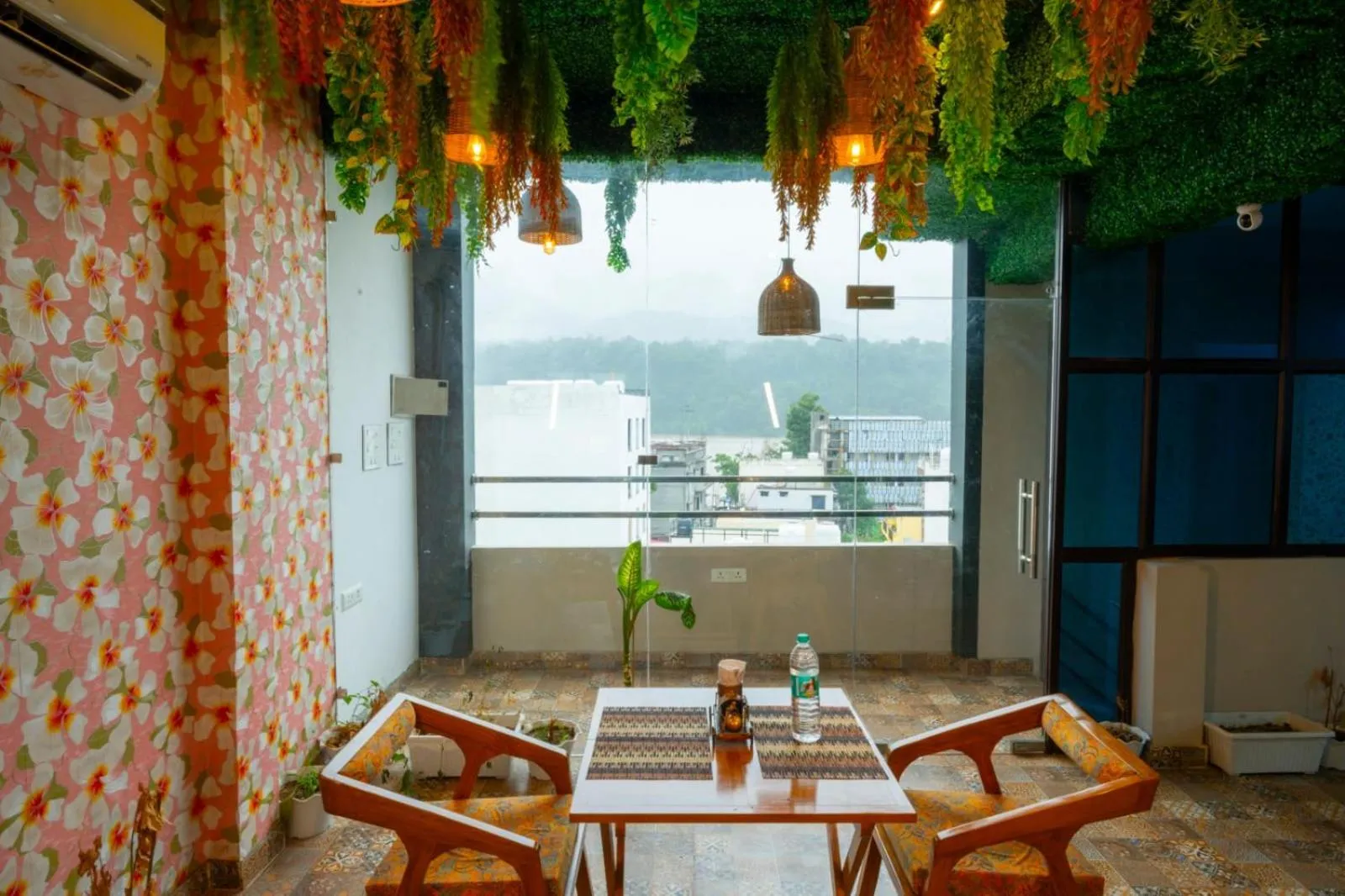 Restaurant/places to eat in Hotel Relax Inn Ganga Rishikesh