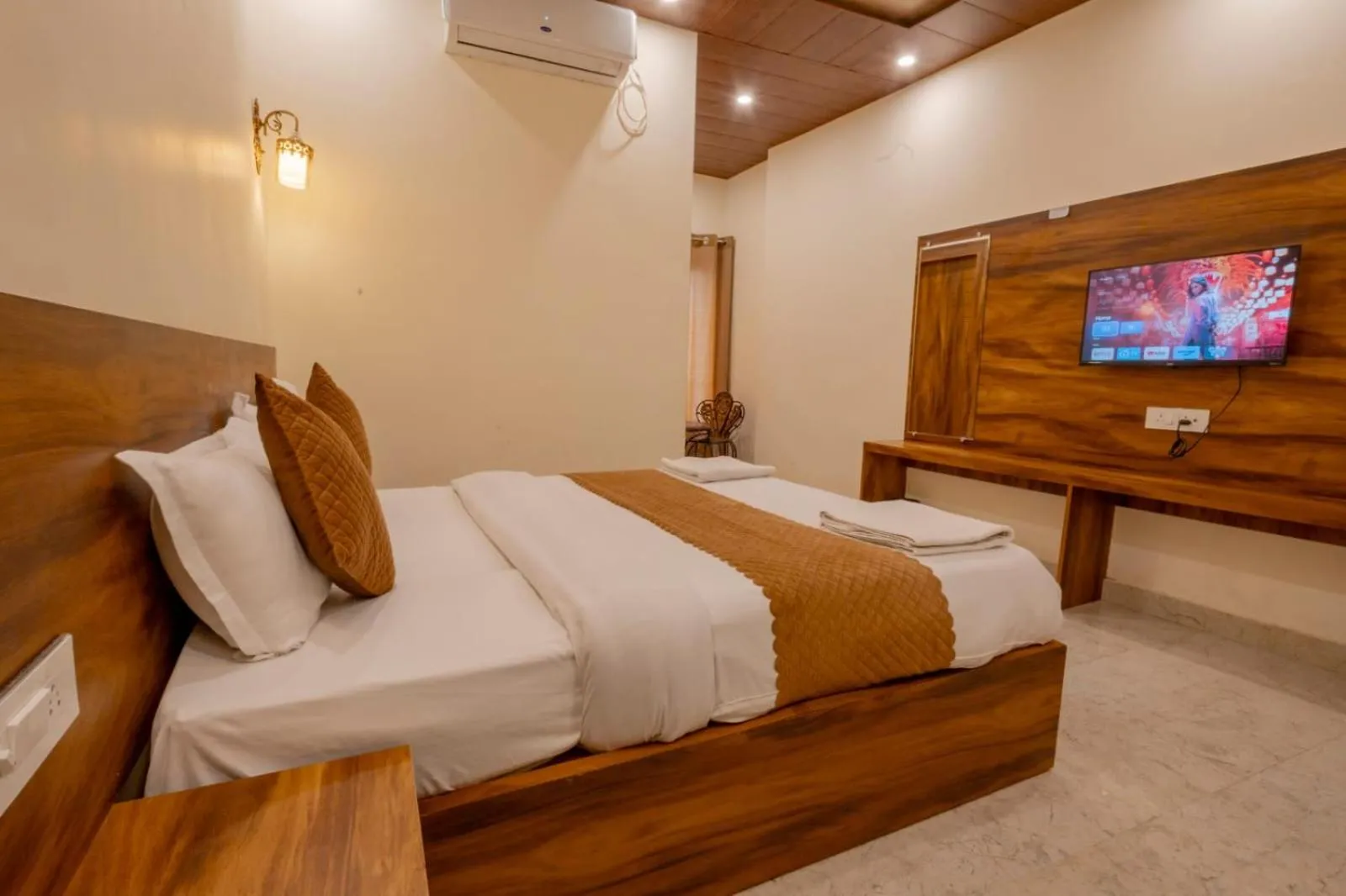 Bed in Hotel Relax Inn Ganga Rishikesh